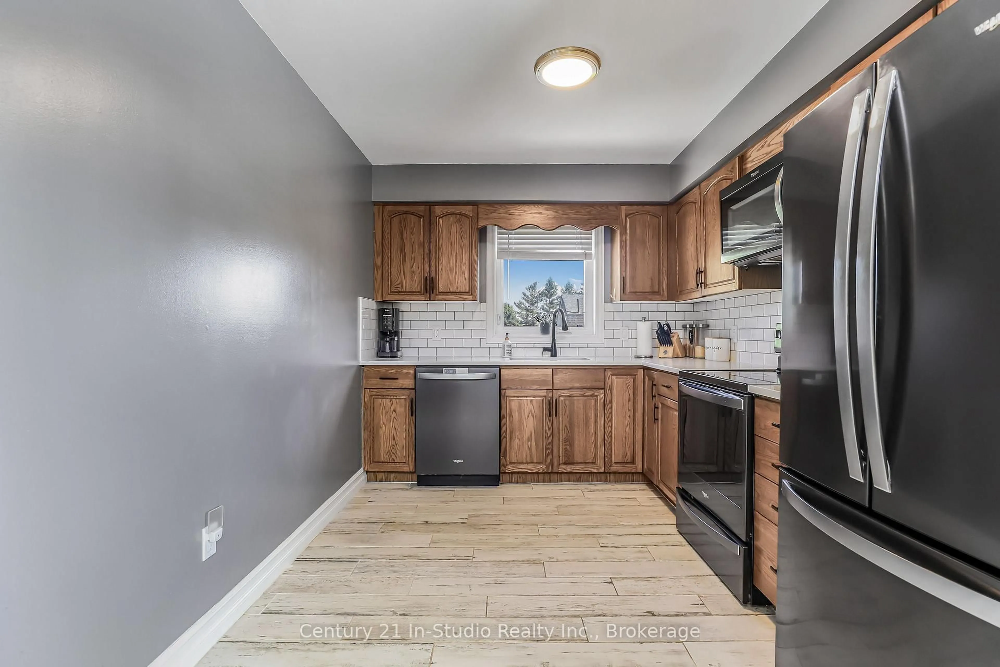 Standard kitchen, unknown for 786 8th St, Owen Sound Ontario N4K 1L9