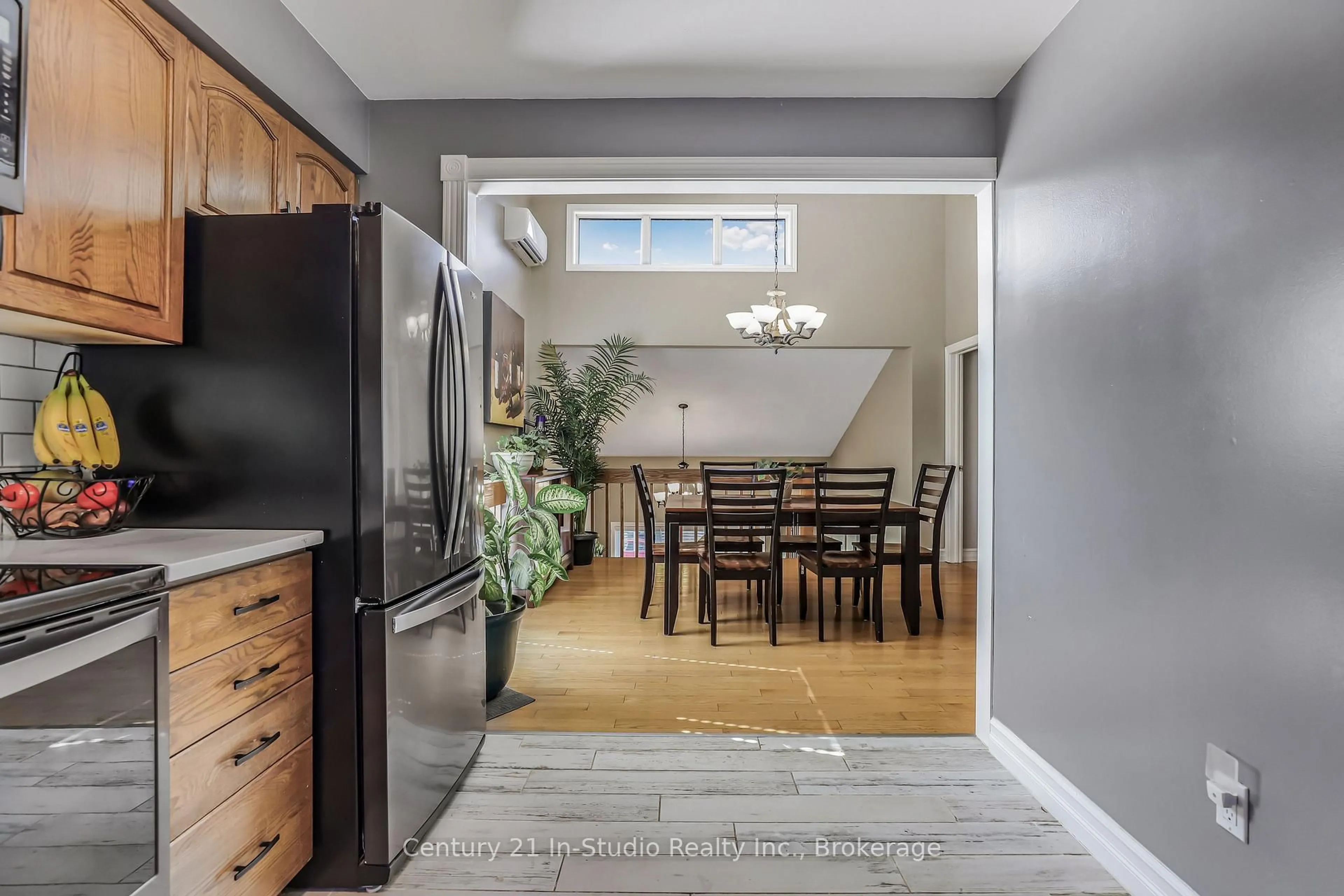 Open concept kitchen, unknown for 786 8th St, Owen Sound Ontario N4K 1L9