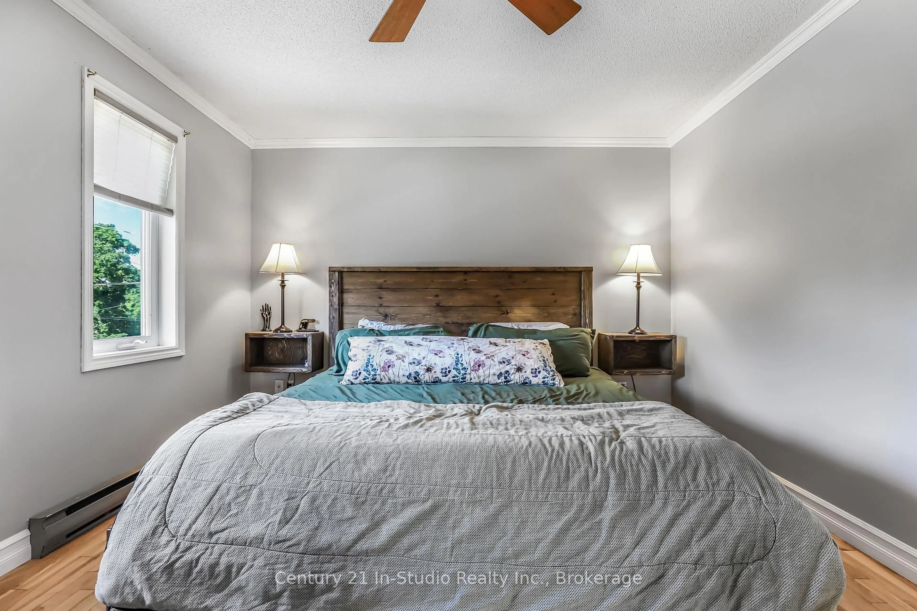 Bedroom with bed, unknown for 786 8th St, Owen Sound Ontario N4K 1L9