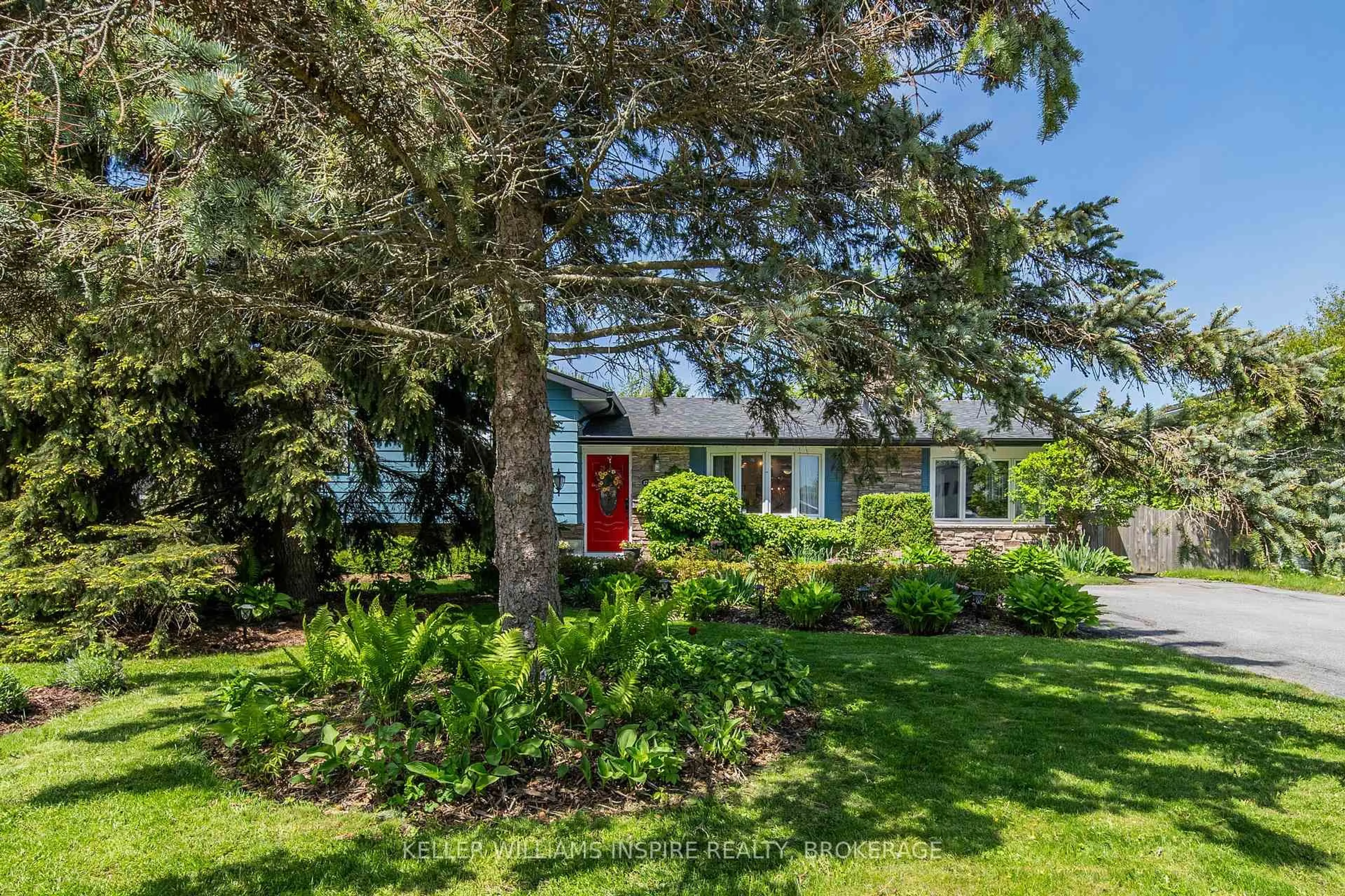 A pic from outside/outdoor area/front of a property/back of a property/a pic from drone, street for 175 Sherman St, Kingston Ontario K7M 4G9