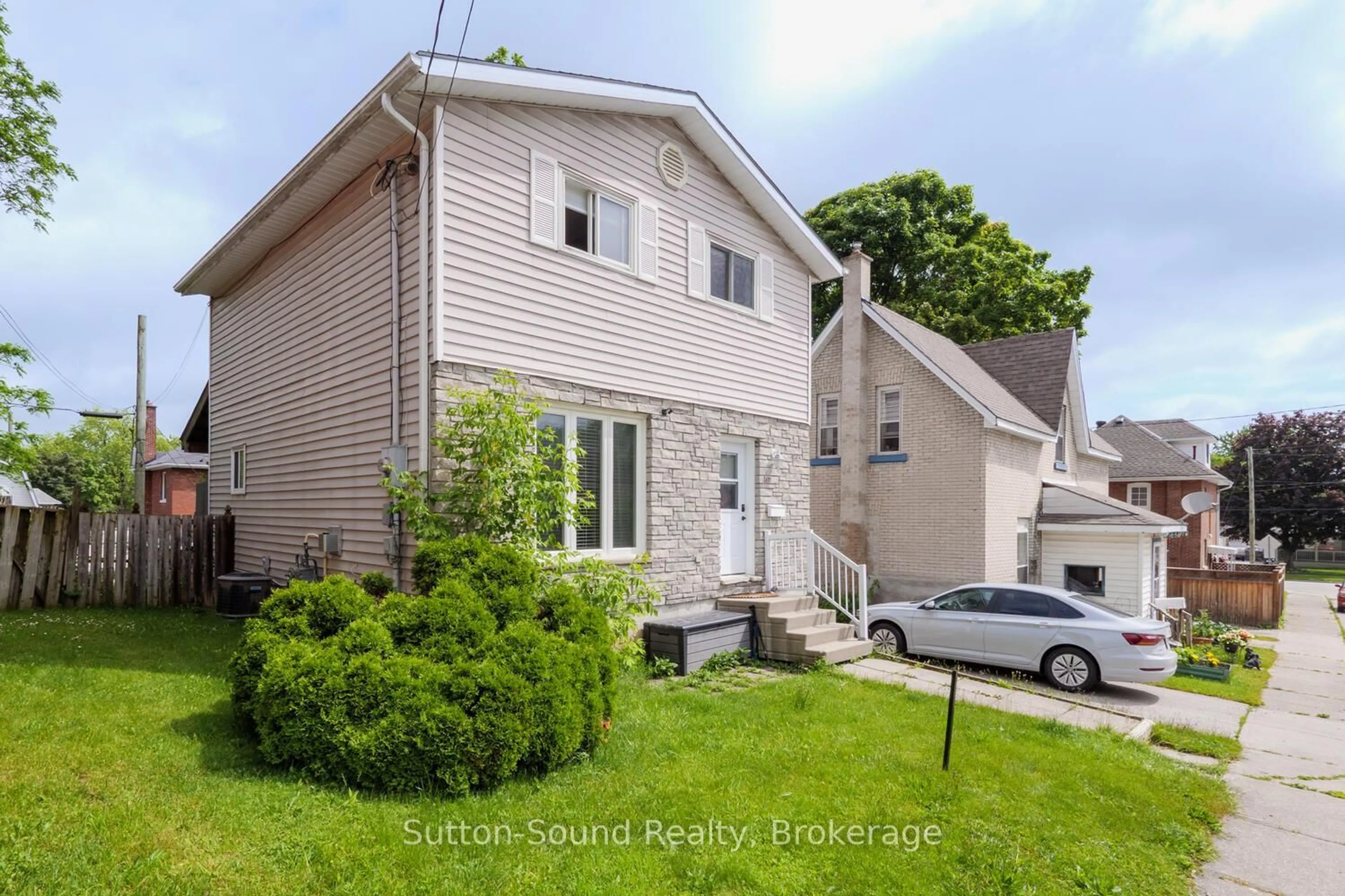 A pic from outside/outdoor area/front of a property/back of a property/a pic from drone, street for 428 11TH A St, Owen Sound Ontario N4K 3T5