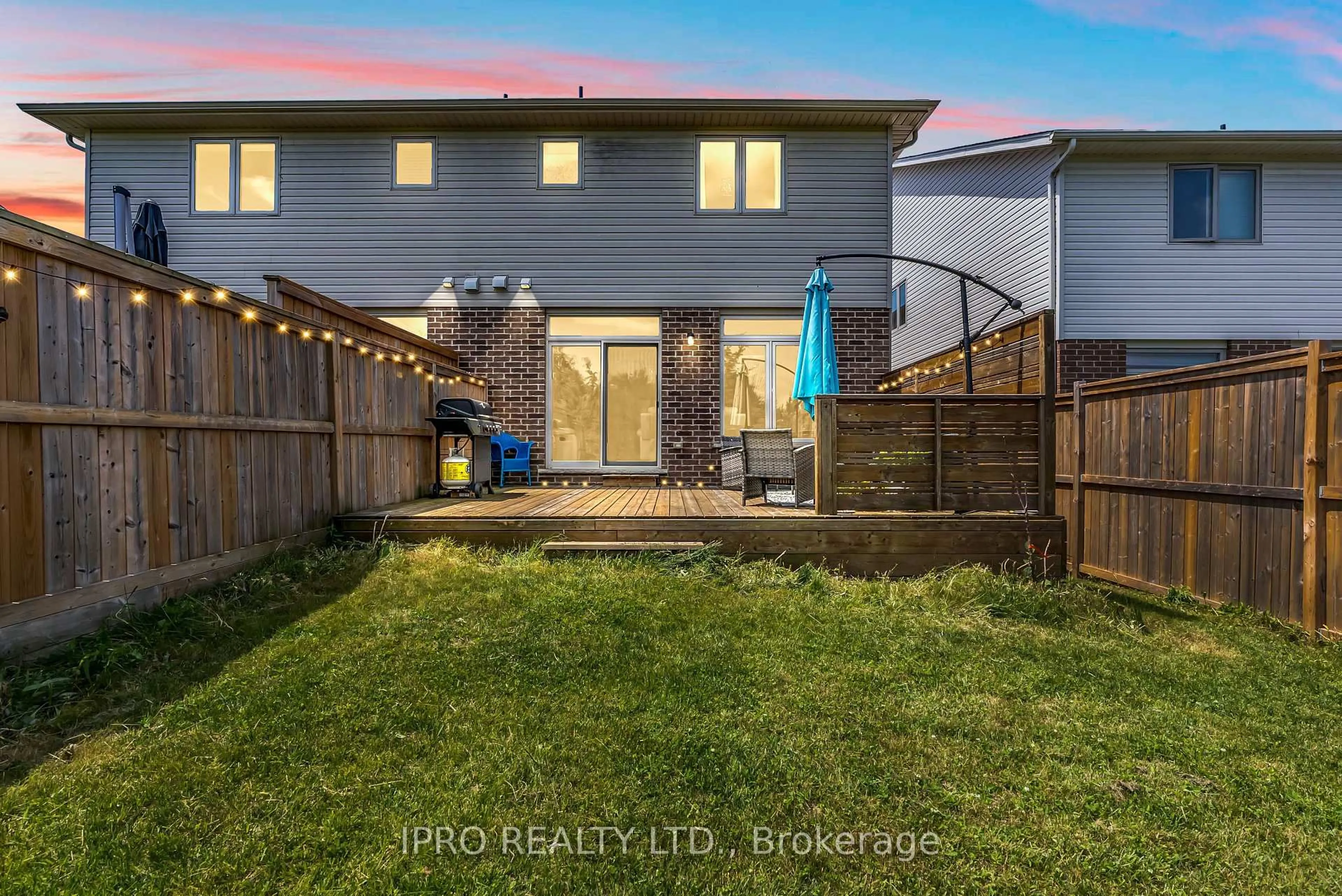Patio, street for 60 Dallan Dr, Guelph Ontario N1L 0N2