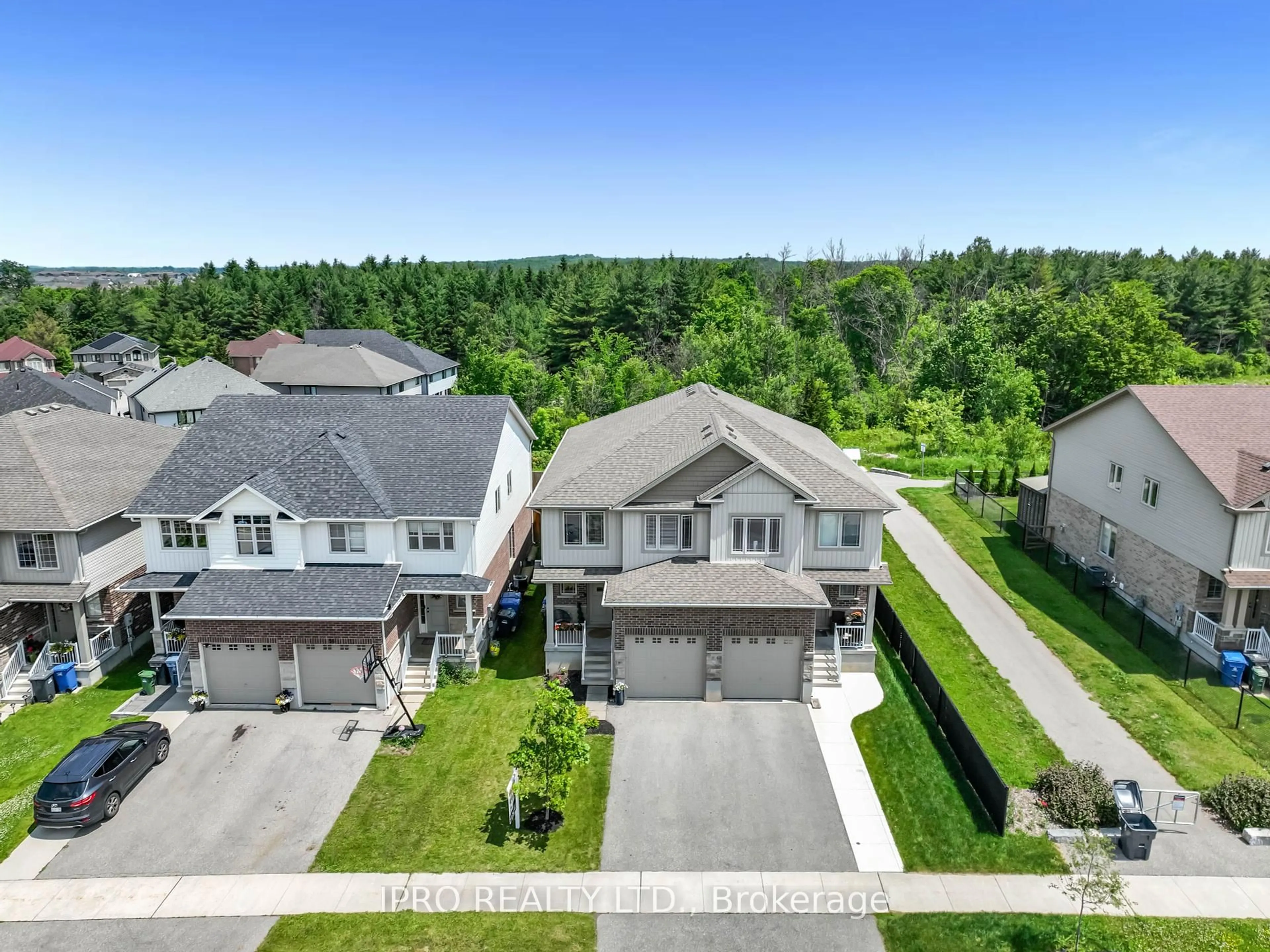 A pic from outside/outdoor area/front of a property/back of a property/a pic from drone, unknown for 60 Dallan Dr, Guelph Ontario N1L 0N2