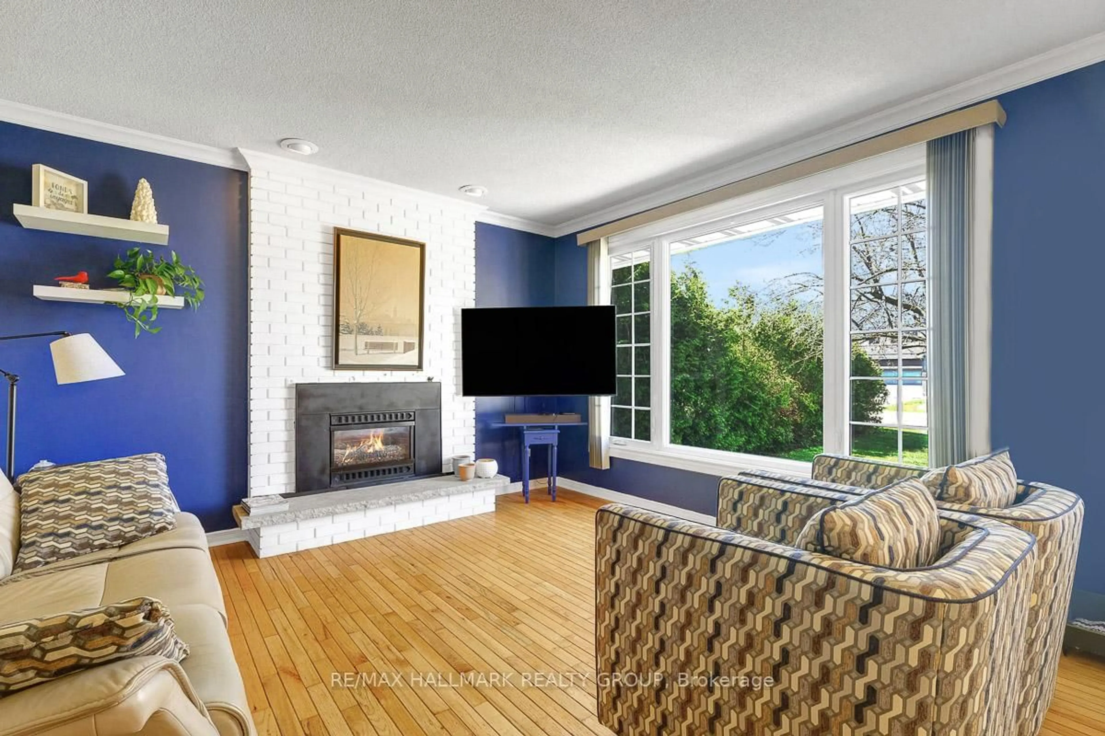Living room with furniture, unknown for 2565 Page Rd, Ottawa Ontario K1W 1E5