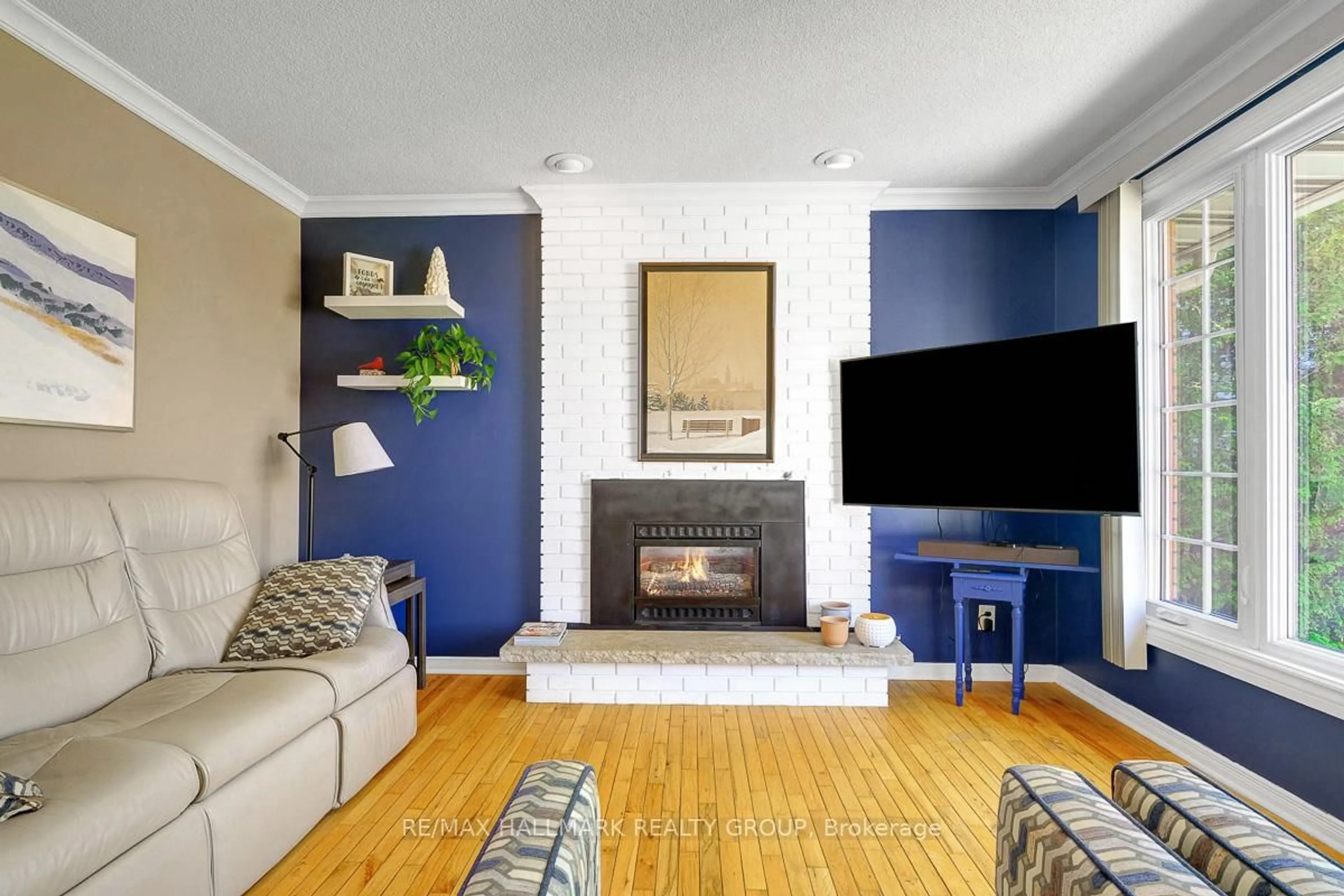 Living room with furniture, unknown for 2565 Page Rd, Ottawa Ontario K1W 1E5