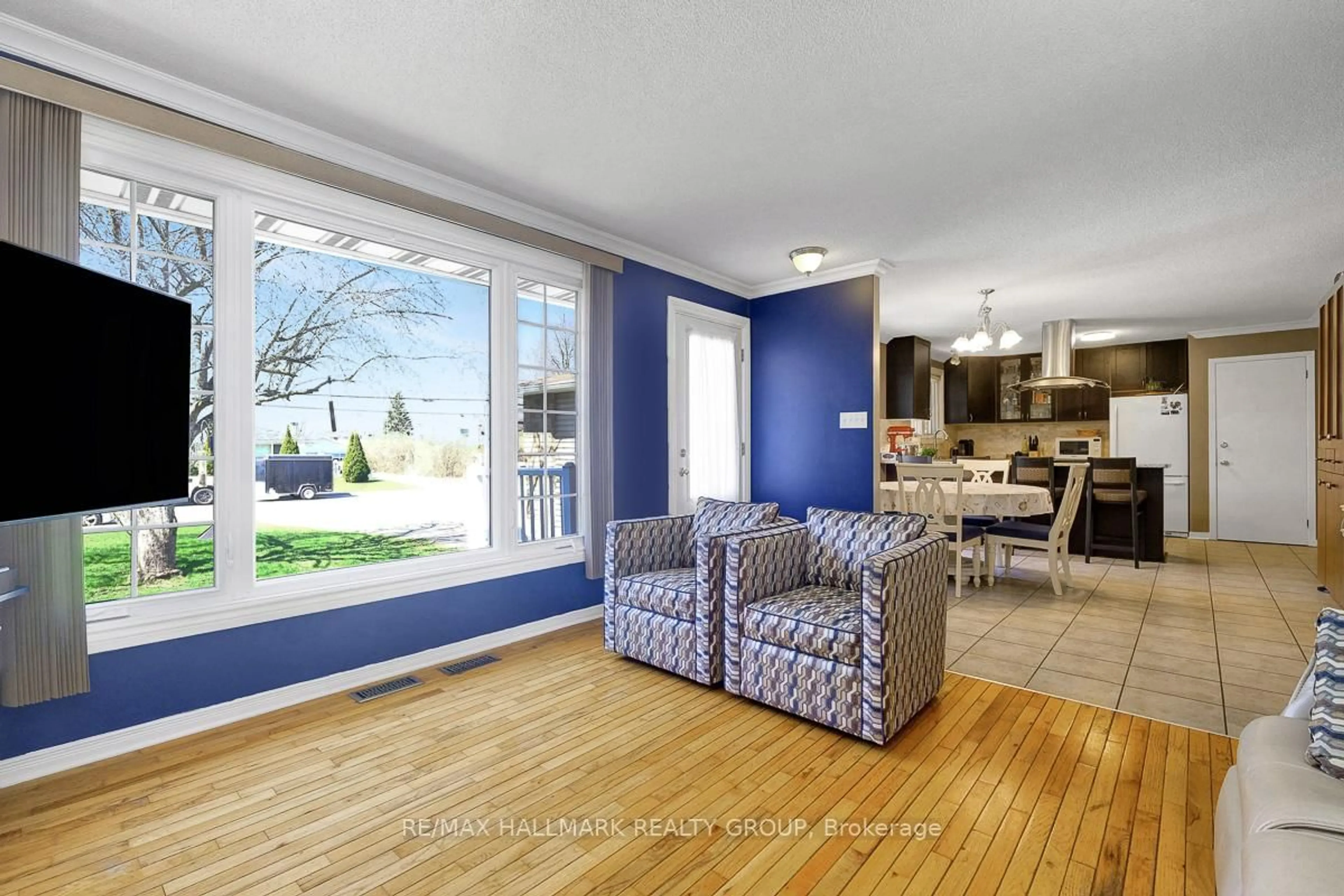 Living room with furniture, unknown for 2565 Page Rd, Ottawa Ontario K1W 1E5