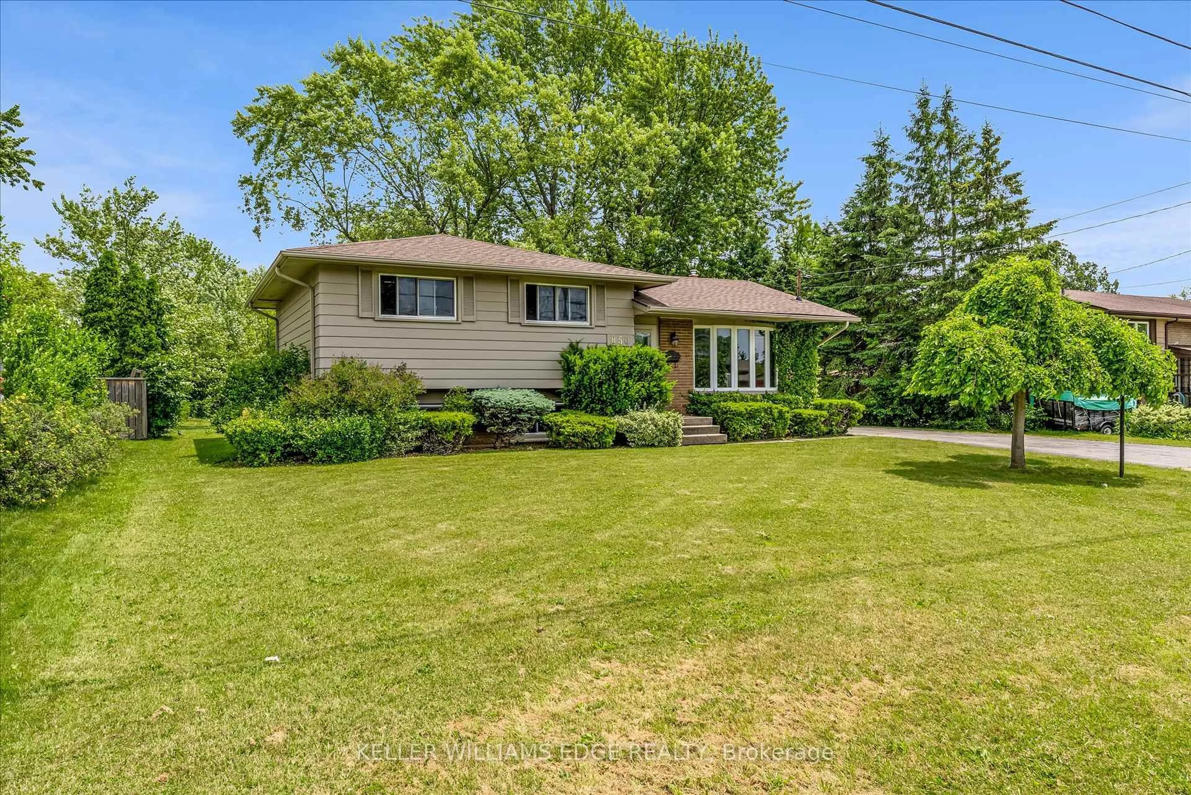 A pic from outside/outdoor area/front of a property/back of a property/a pic from drone, street for 850 Grandview Rd, Fort Erie Ontario L2A 4V7