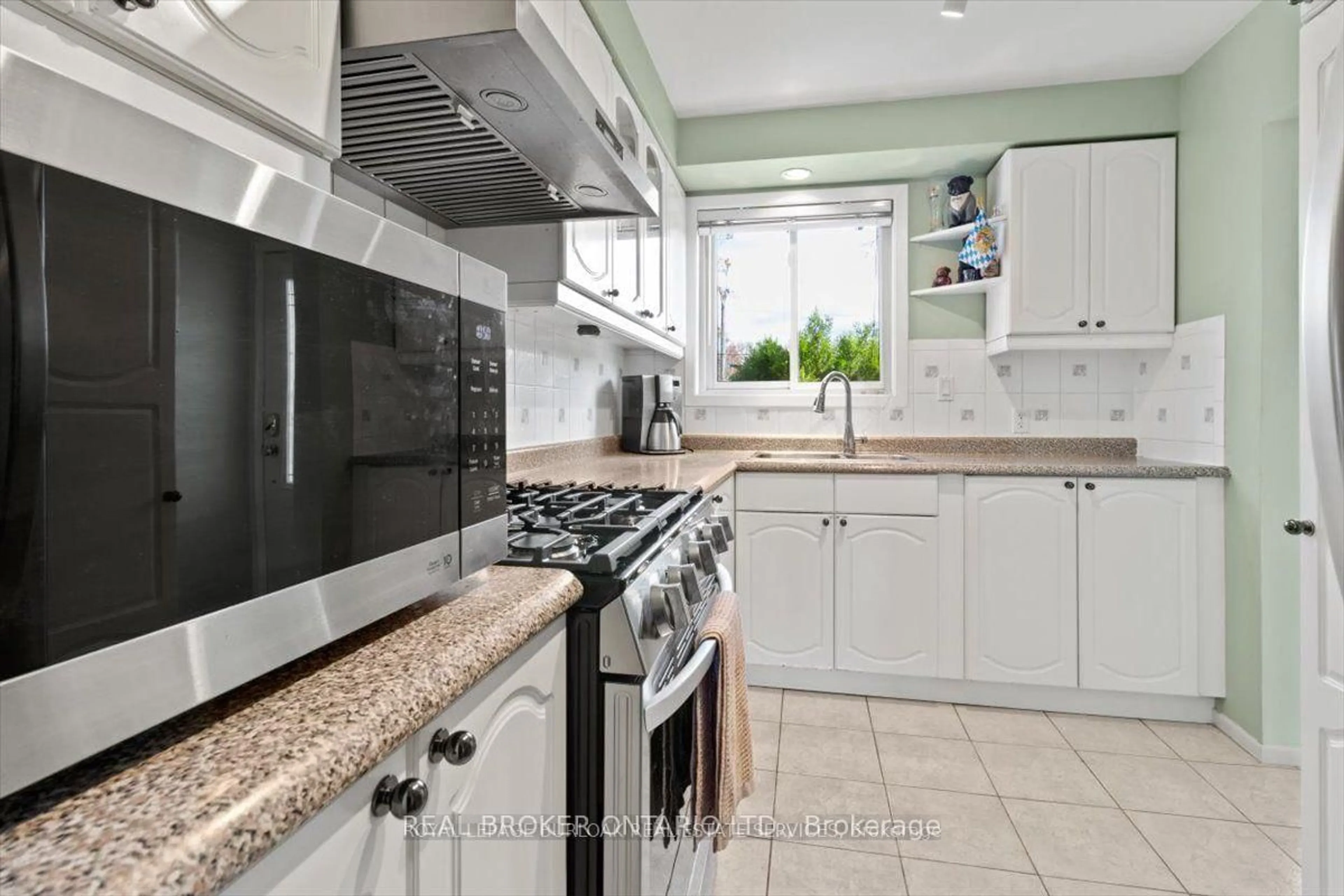 Standard kitchen, ceramic/tile floor for 11 Colmar Pl #2, Hamilton Ontario L9H 4L1