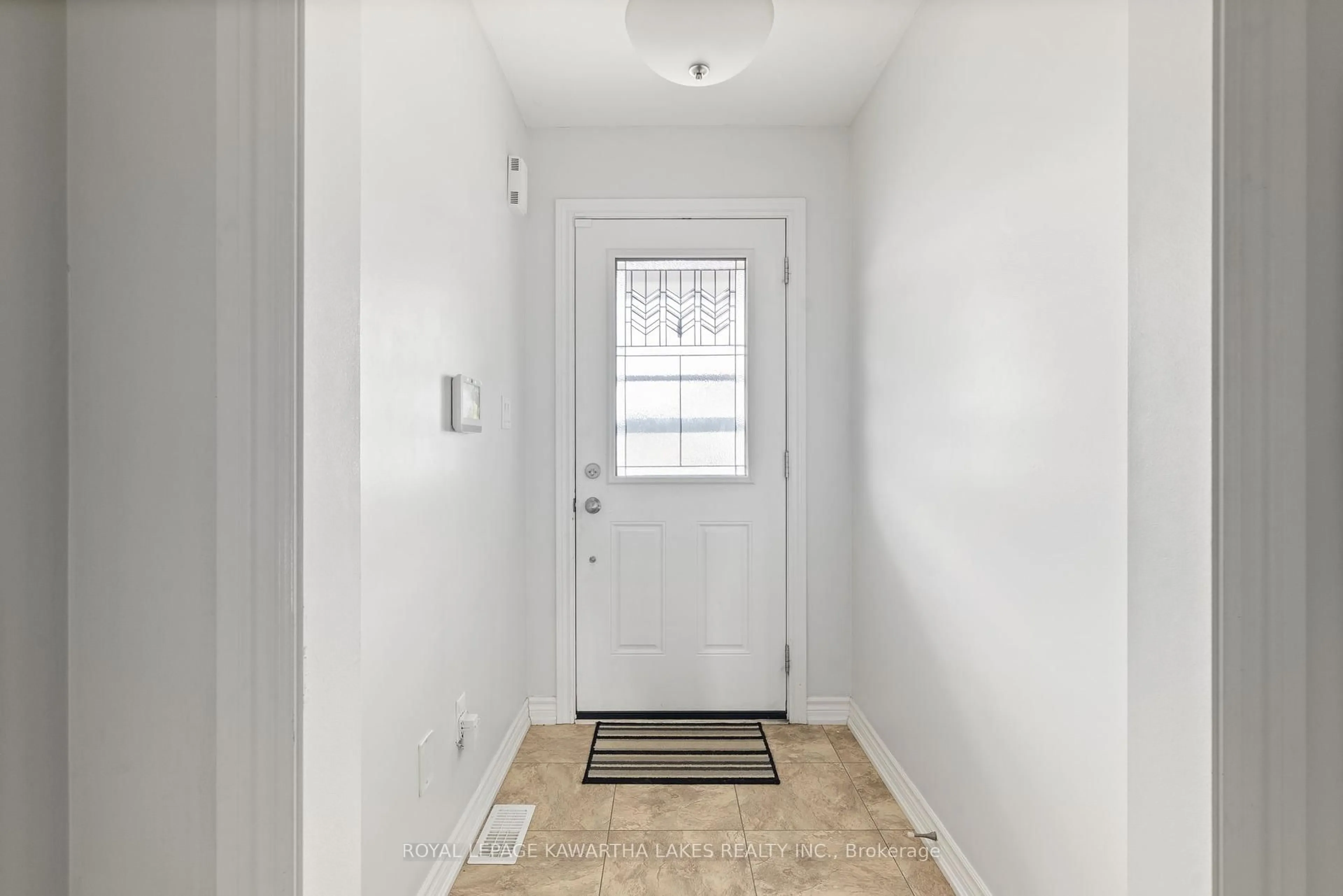 Indoor entryway for 20 Lisbeth Cres, Kawartha Lakes Ontario K9V 0C9
