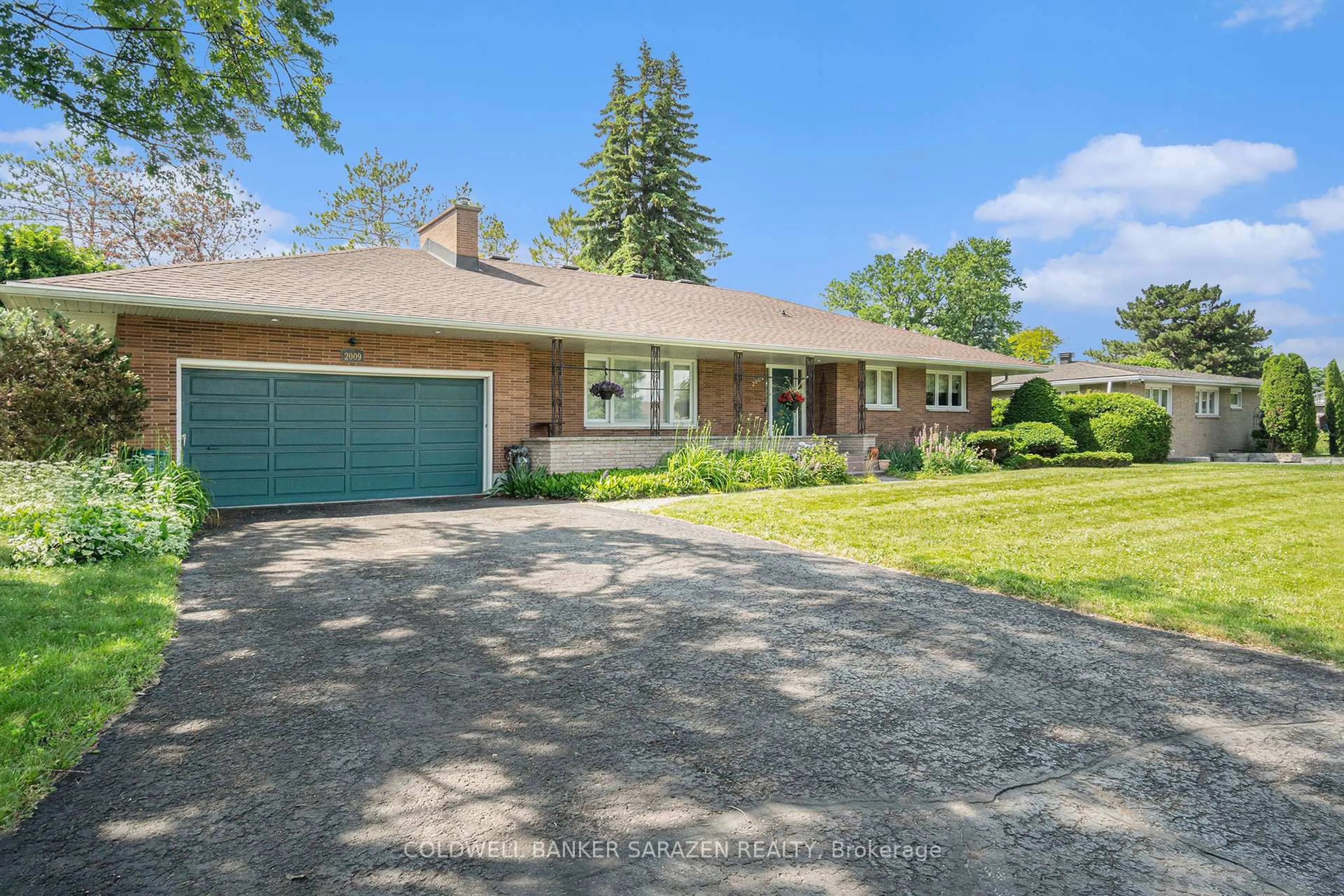 A pic from outside/outdoor area/front of a property/back of a property/a pic from drone, street for 2009 Killarney Dr, Ottawa Ontario K2A 1P9