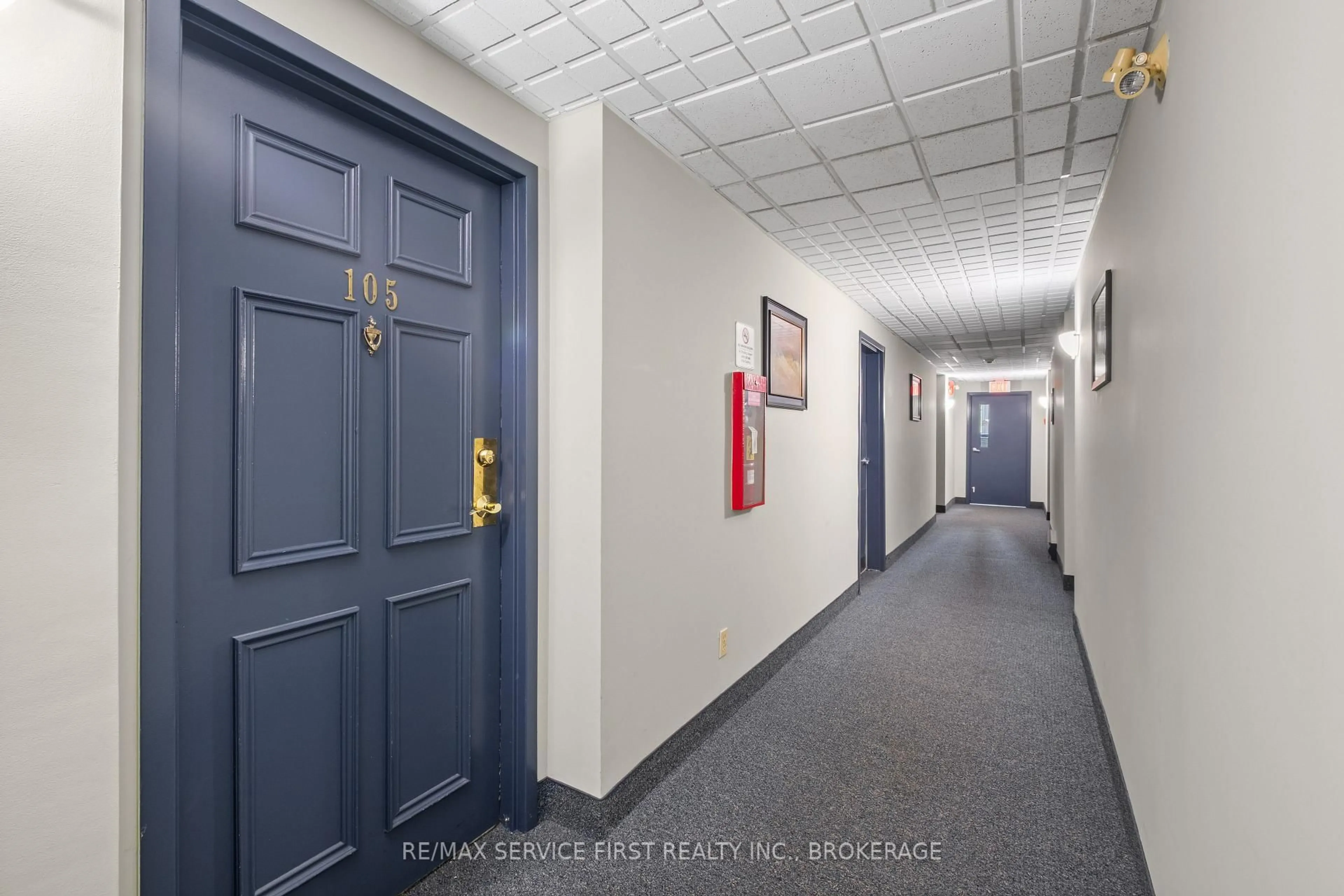 Indoor foyer for 550 Talbot Pl #105, Gananoque Ontario K7G 3C6
