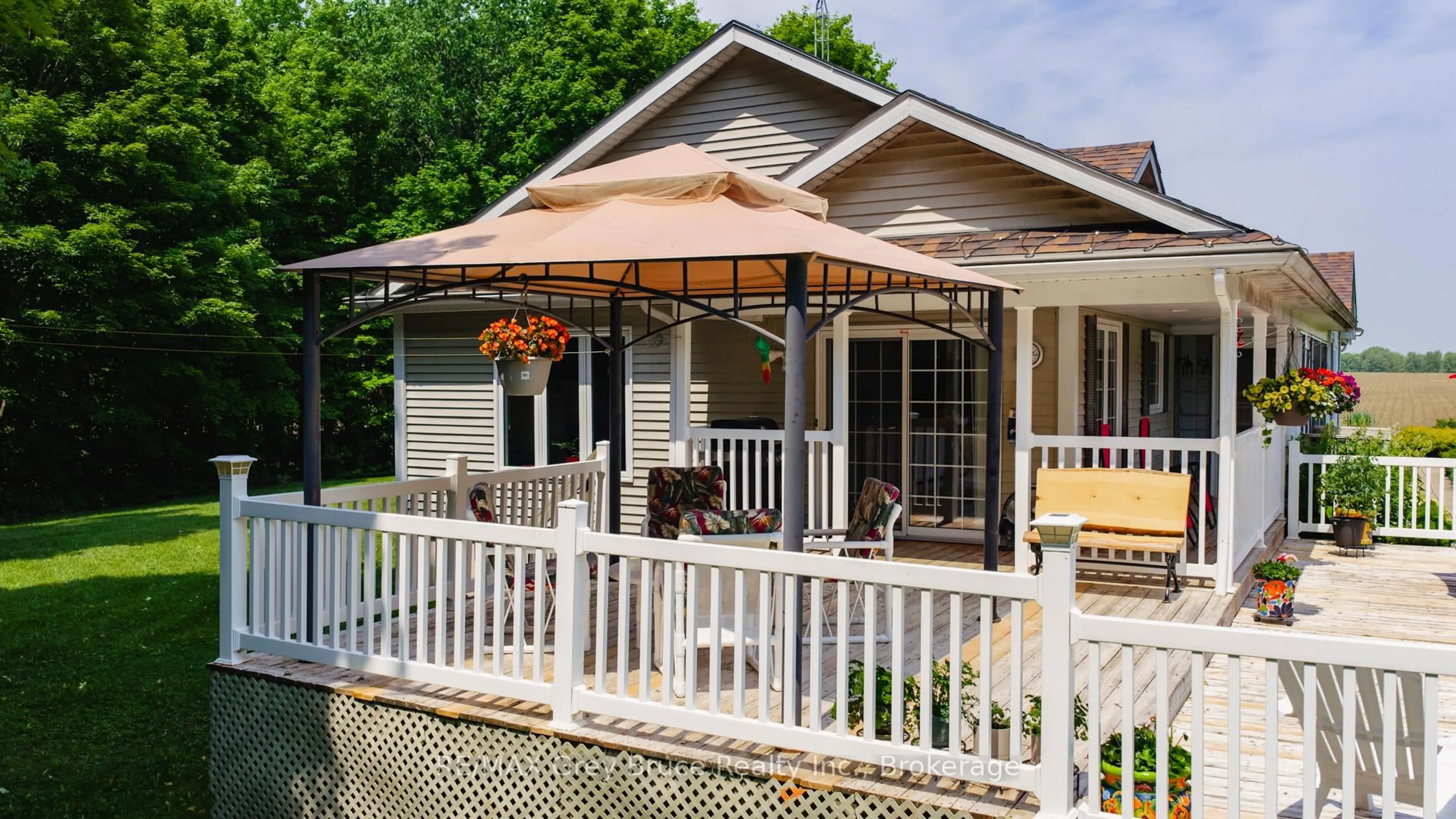 Patio, street for 720291 20 Sdrd, Chatsworth Ontario N0H 1R0