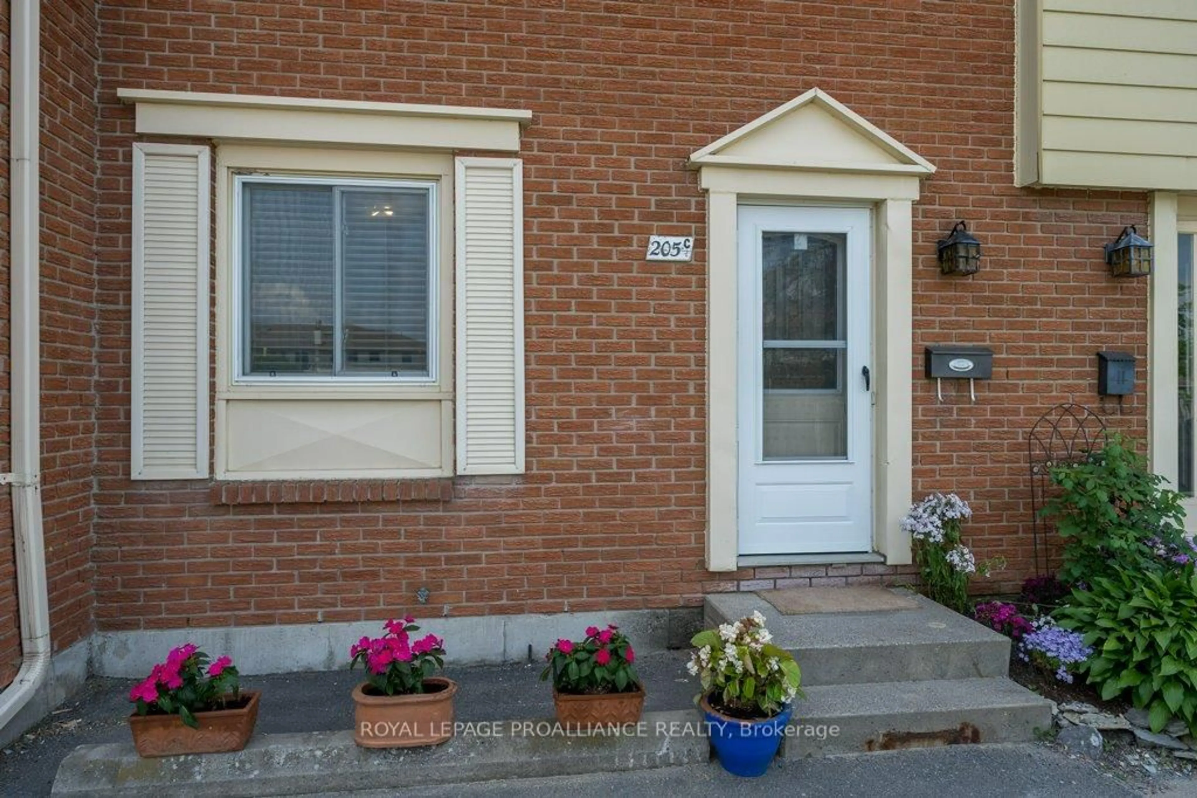 Unknown for 205C North Park St #12, Belleville Ontario K8P 4T9
