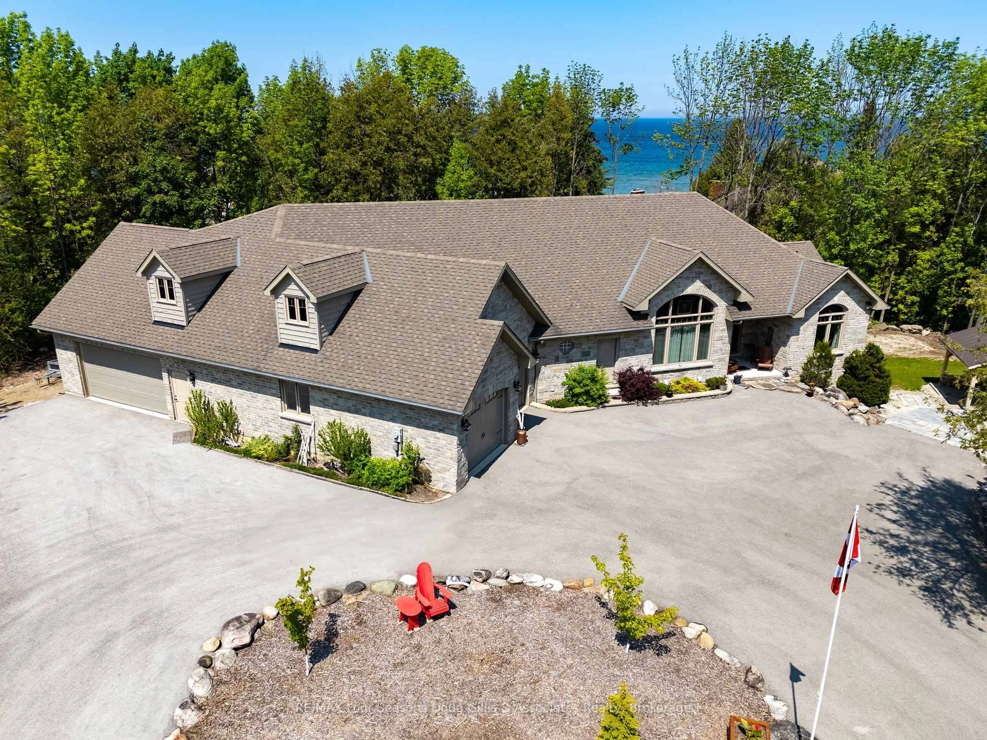 A pic from outside/outdoor area/front of a property/back of a property/a pic from drone, water/lake/river/ocean view for 135 Algonquin Dr, Meaford Ontario N4L 0A7