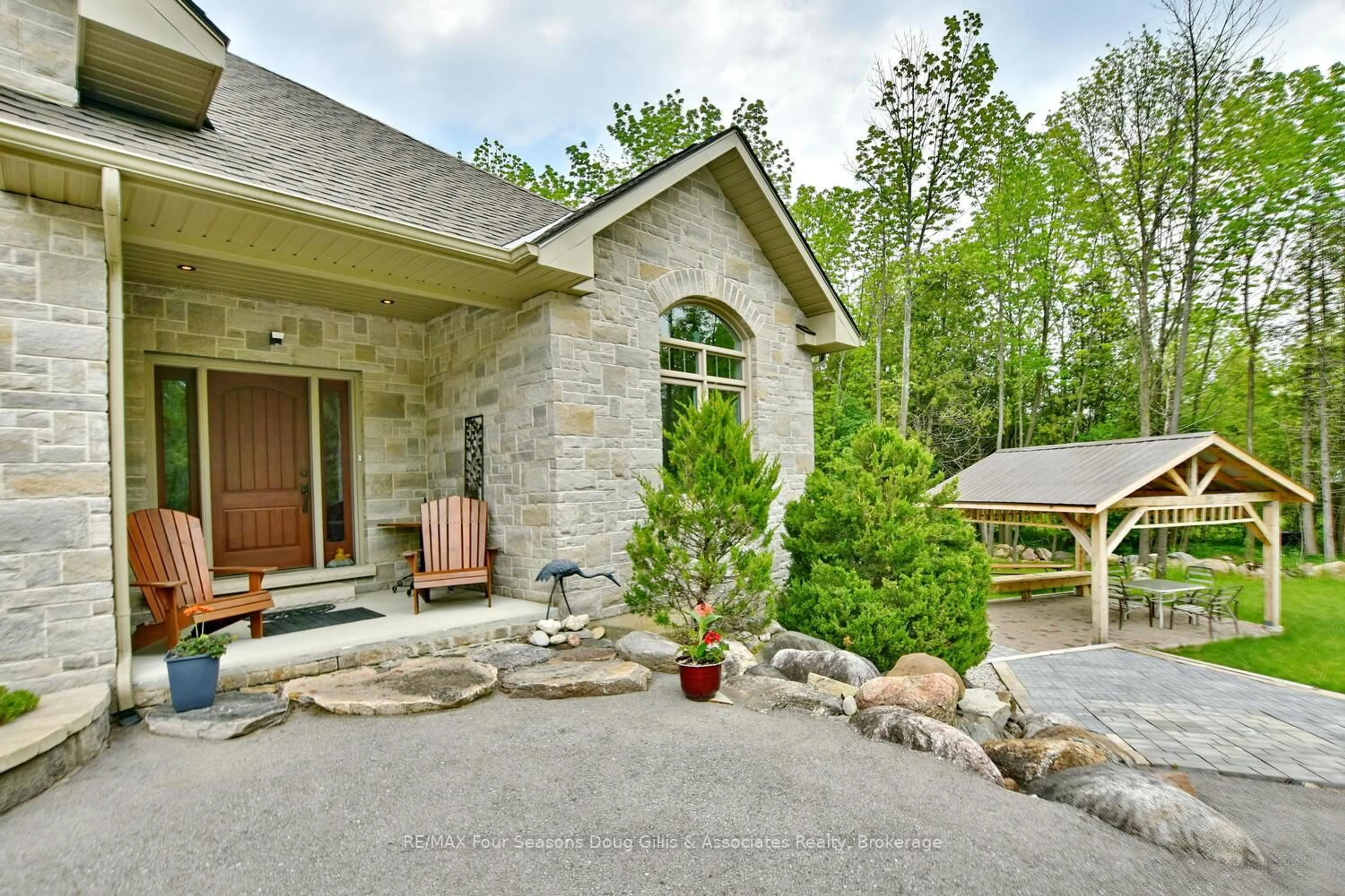 Home with brick exterior material, unknown for 135 Algonquin Dr, Meaford Ontario N4L 0A7