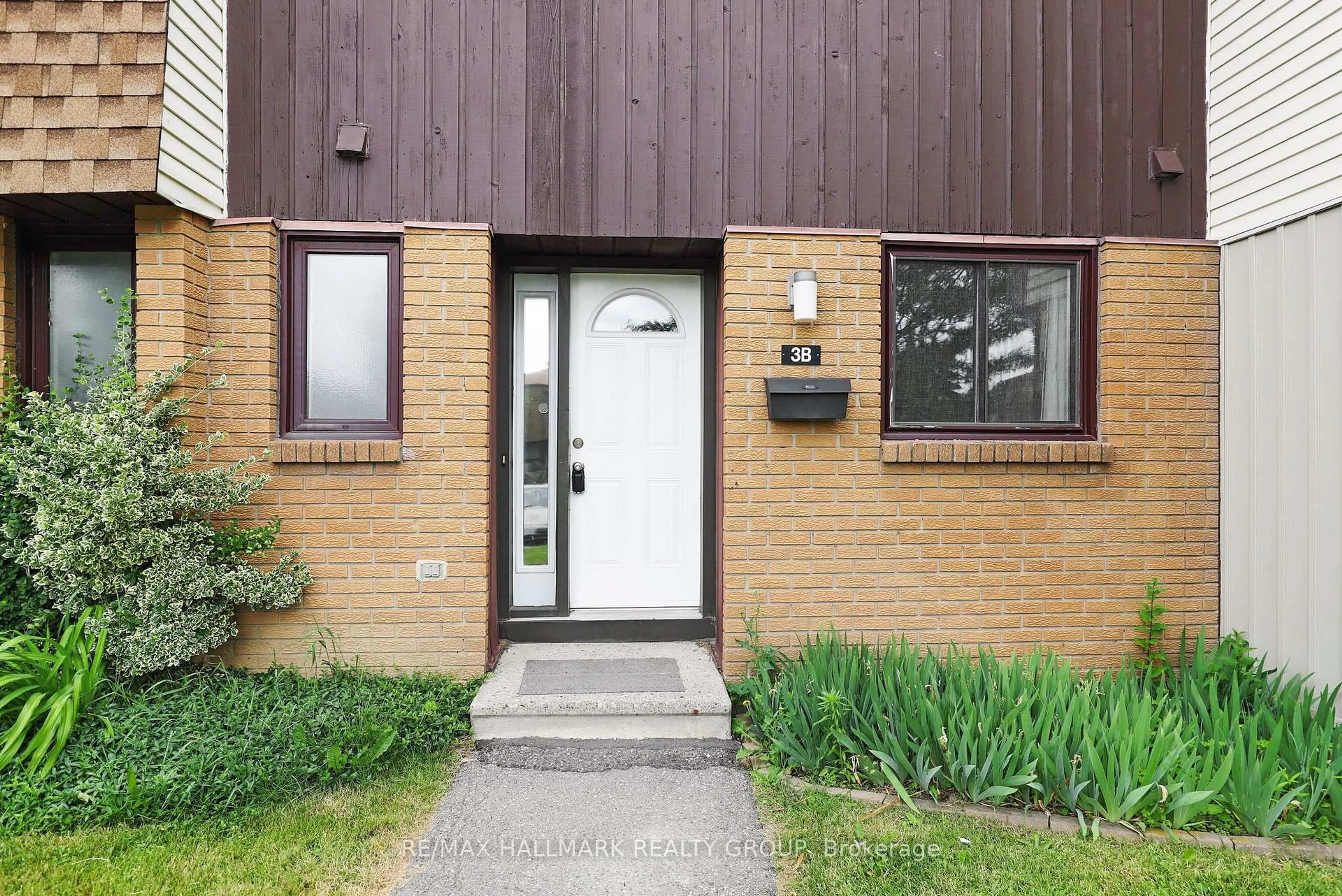 Unknown for 3B Woodvale Green, Ottawa Ontario K2G 4G9