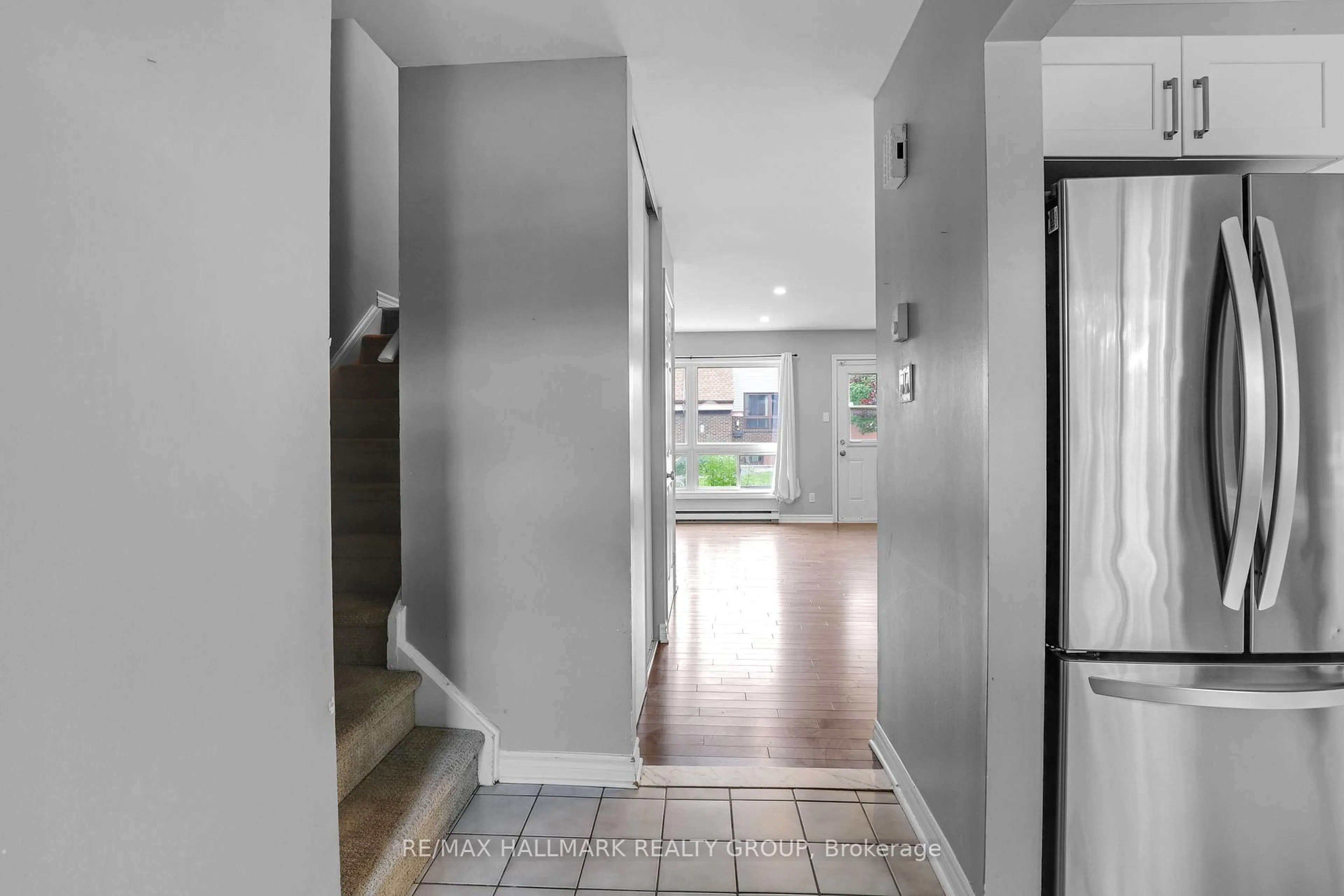 Indoor entryway for 3B Woodvale Green, Ottawa Ontario K2G 4G9