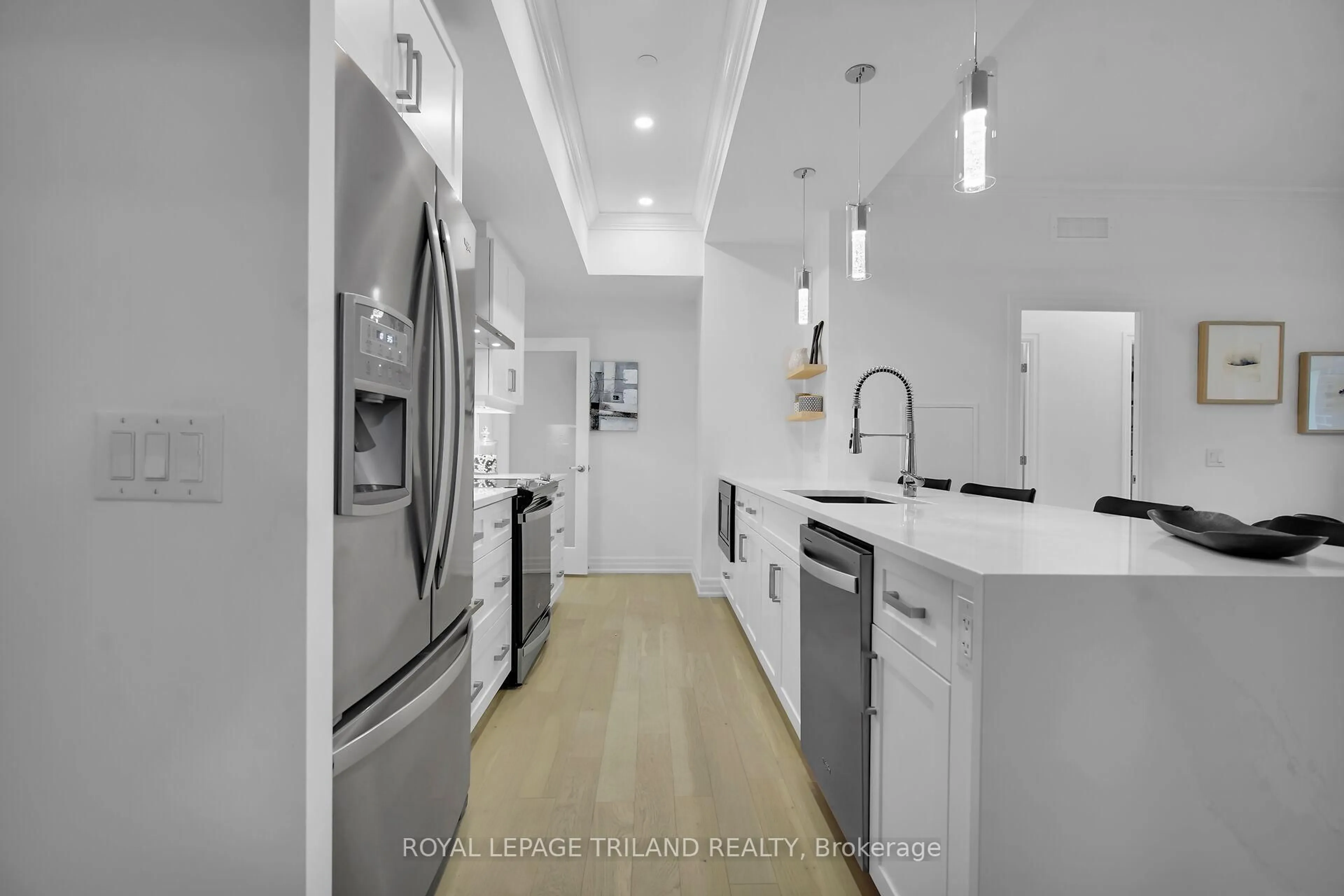 Contemporary kitchen, ceramic/tile floor for 480 Callaway Rd #209, London North Ontario N6G 0Z3