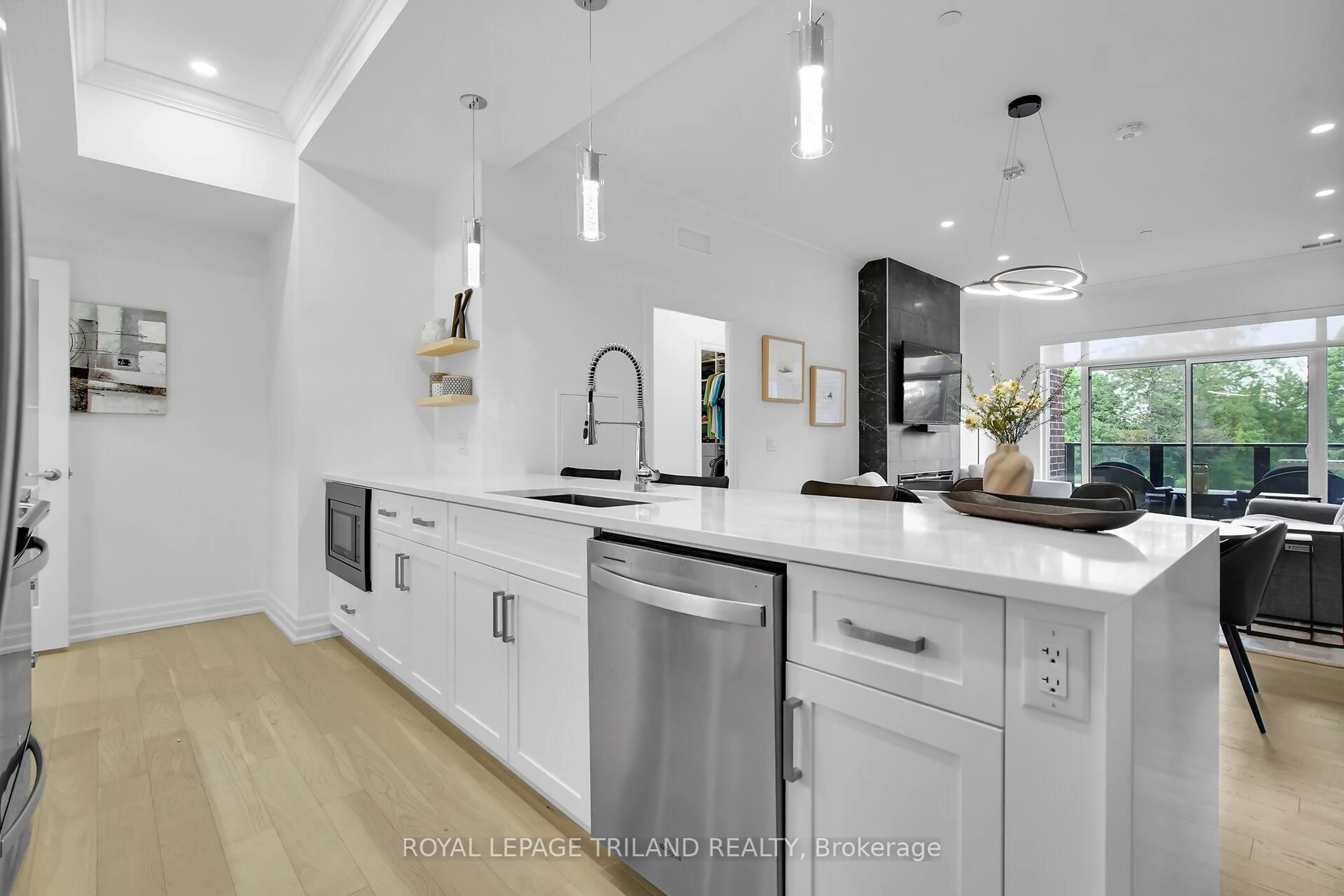 Open concept kitchen, ceramic/tile floor for 480 Callaway Rd #209, London North Ontario N6G 0Z3
