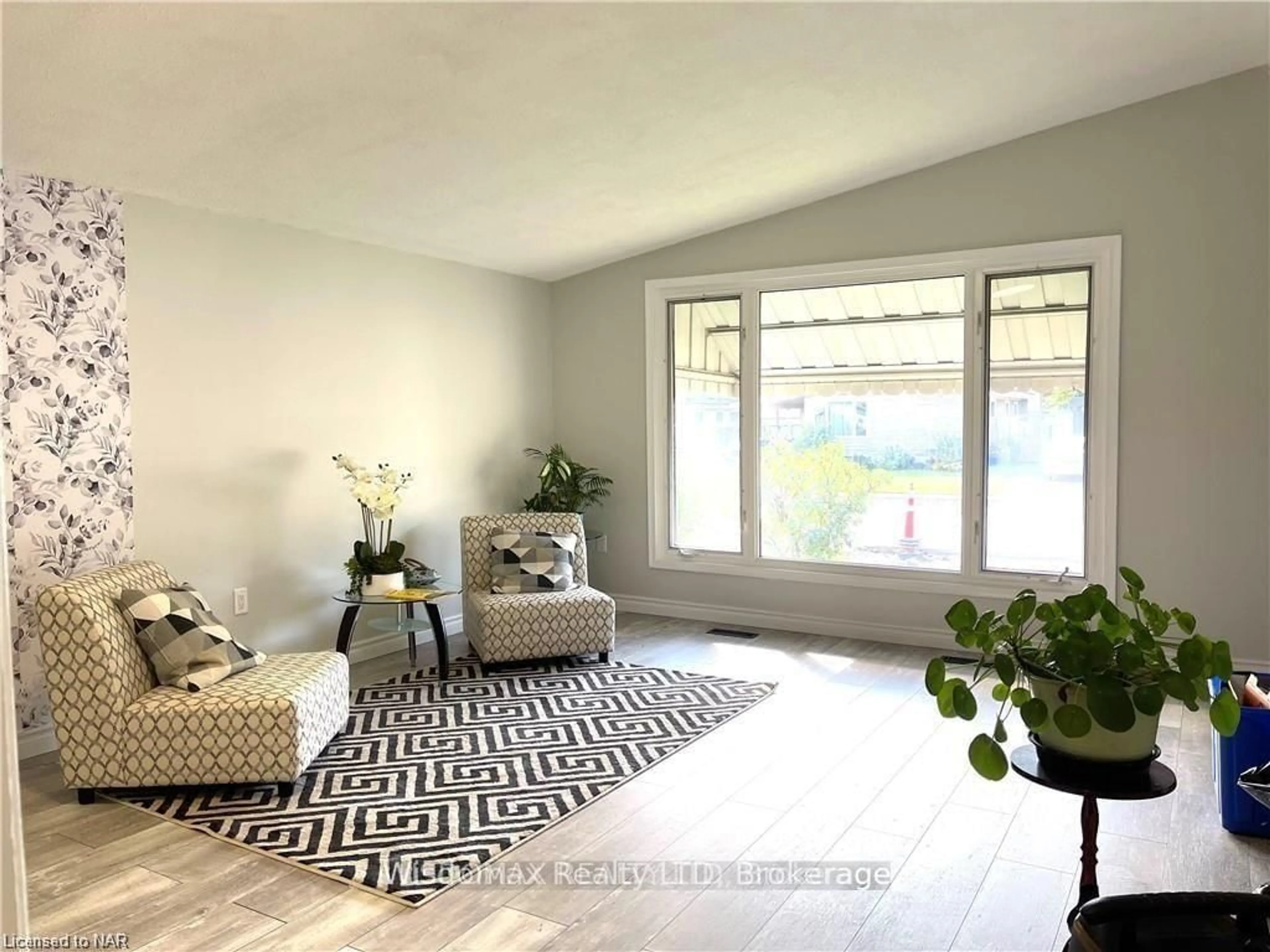 Living room with furniture, unknown for 7412 JORDAN Ave, Niagara Falls Ontario L2G 5N2