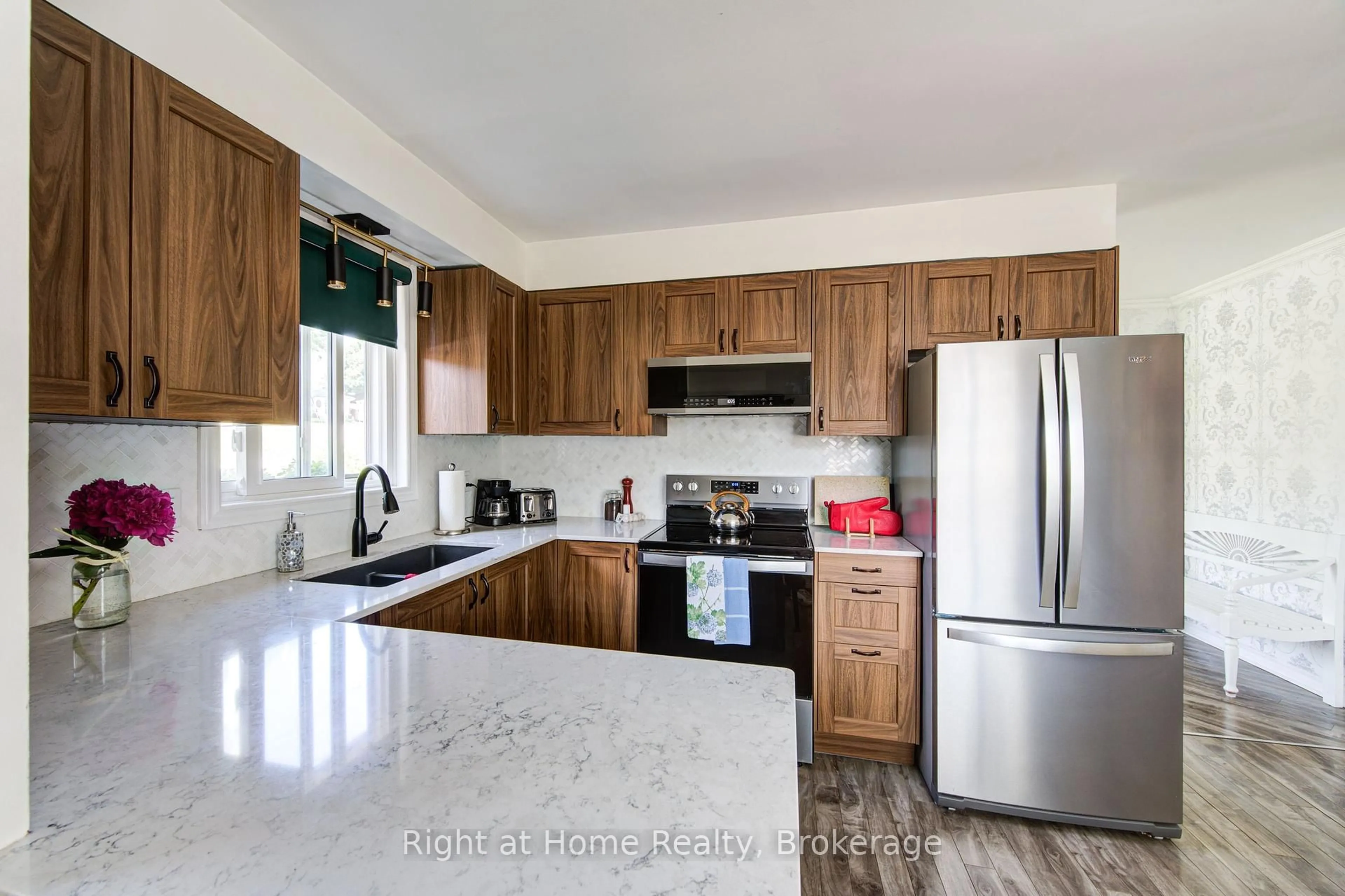Open concept kitchen, unknown for 275 Hillside Dr, Woodstock Ontario N4S 2T9