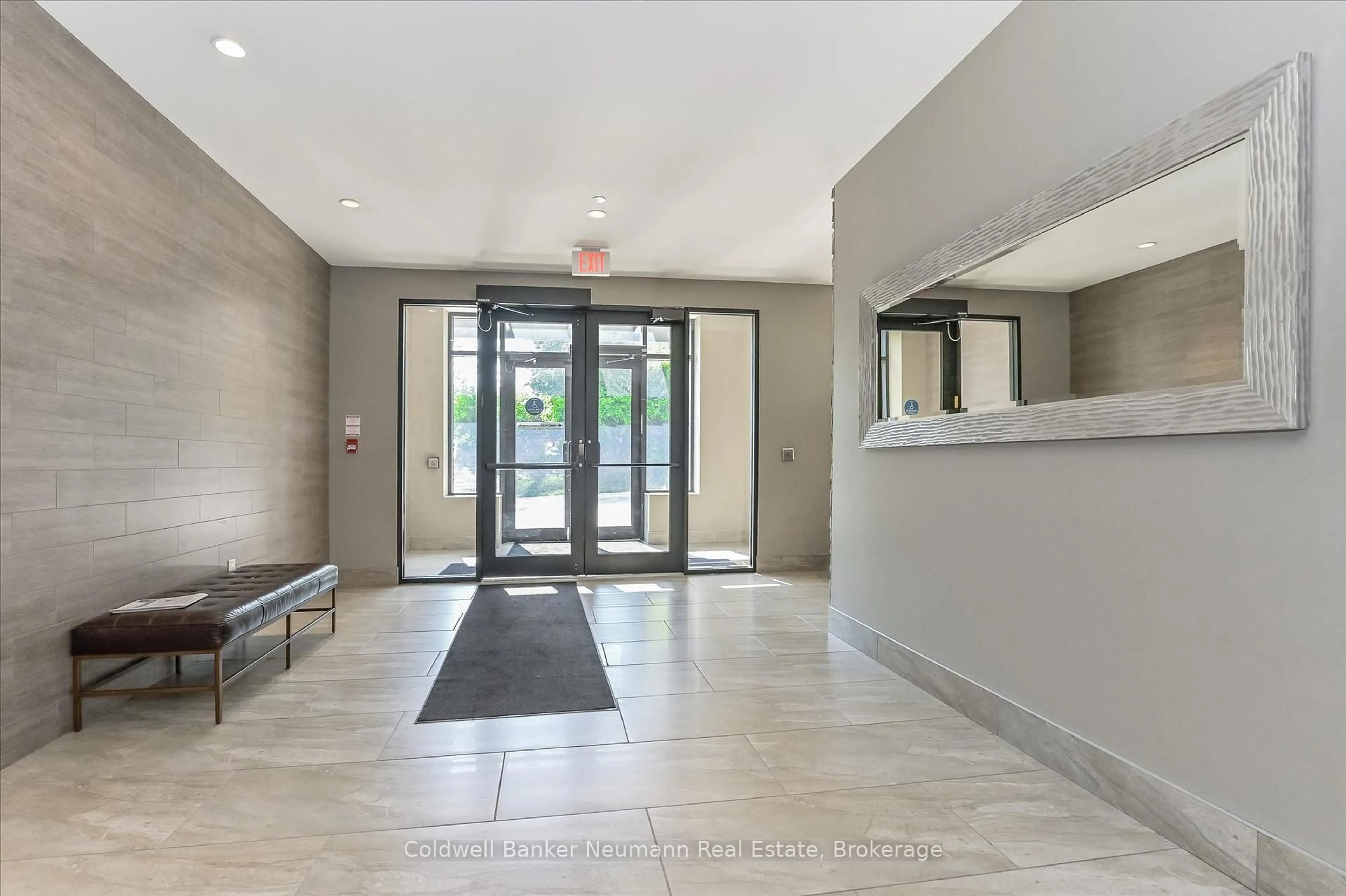 Indoor foyer for 160 Macdonell St #1408, Guelph Ontario N1H 0A9
