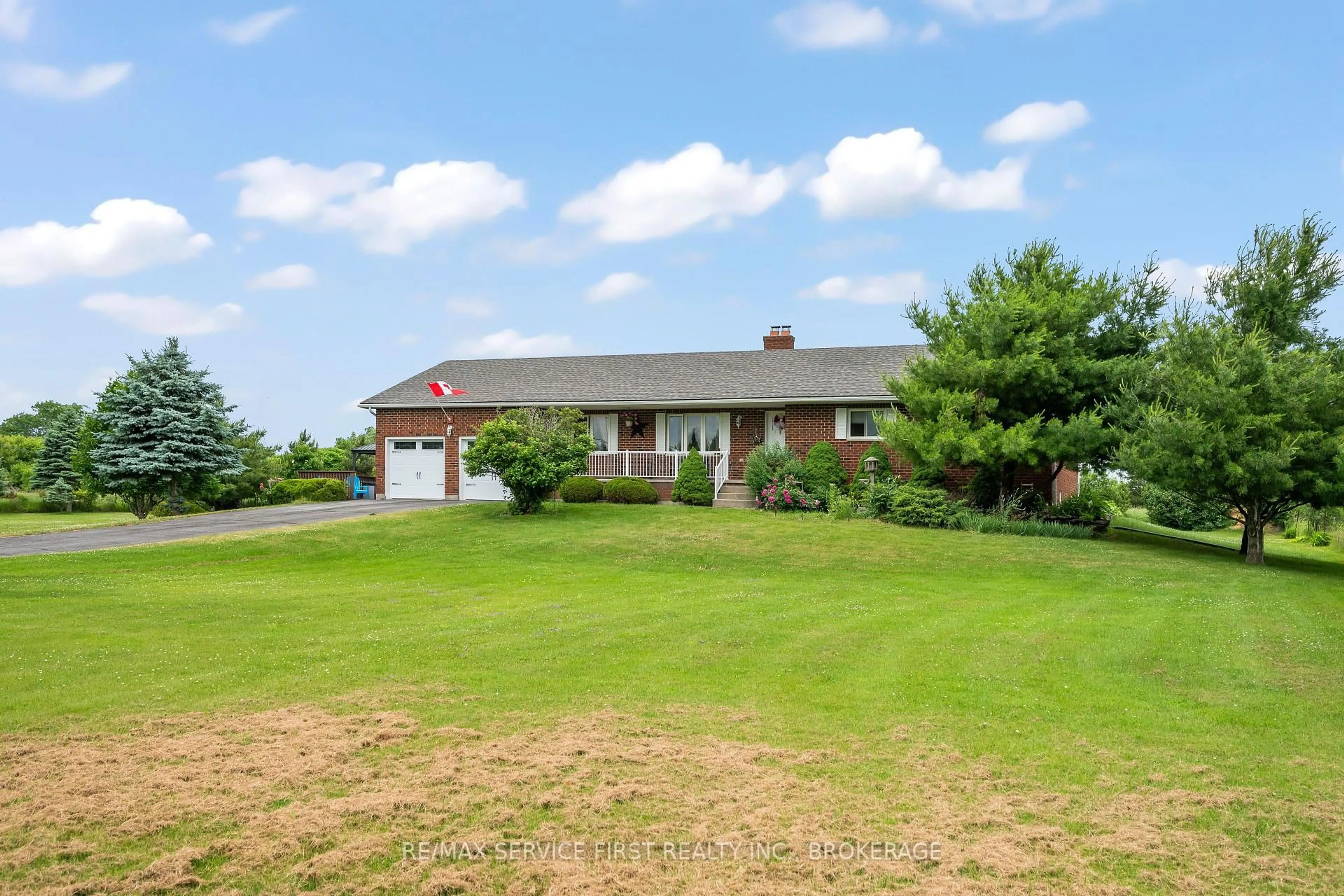 A pic from outside/outdoor area/front of a property/back of a property/a pic from drone, unknown for 1059 County Rd 11 Rd, Plantagenet Ontario K7R 3L2