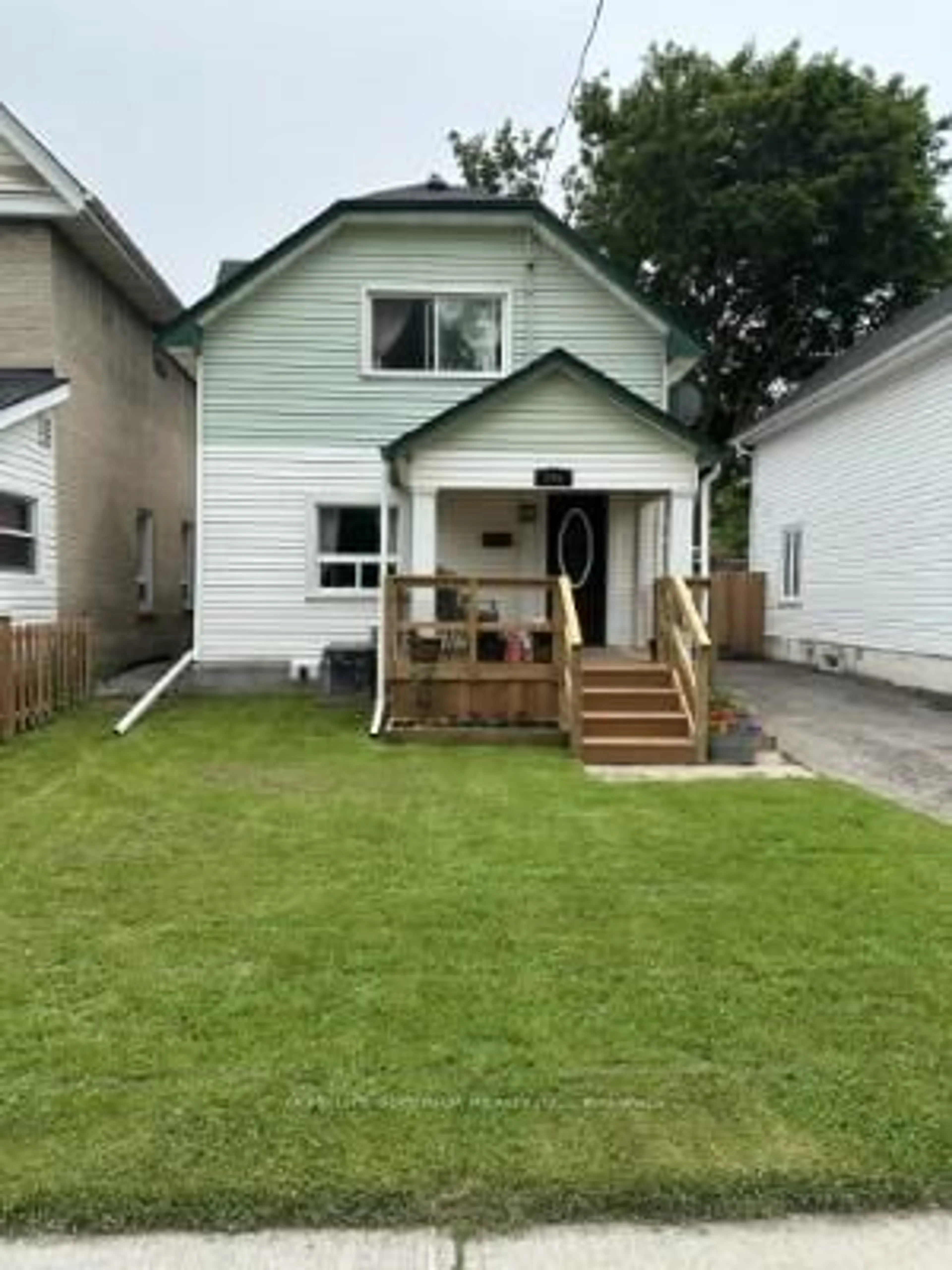 A pic from outside/outdoor area/front of a property/back of a property/a pic from drone, street for 215 Braidwood Ave, Peterborough South Ontario K9J 1V2