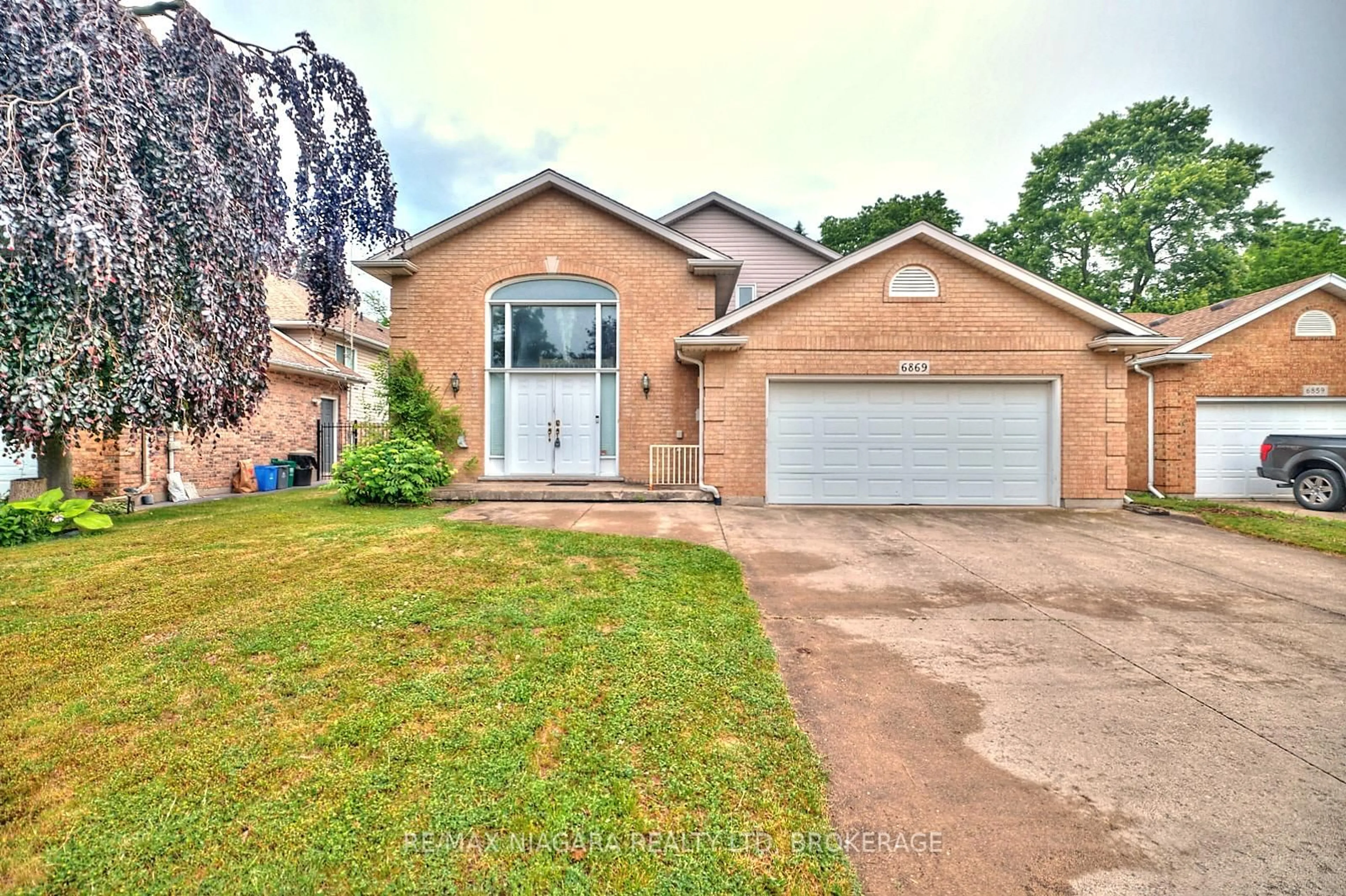 Home with brick exterior material, street for 6869 Imperial Crt, Niagara Falls Ontario L2G 7W9