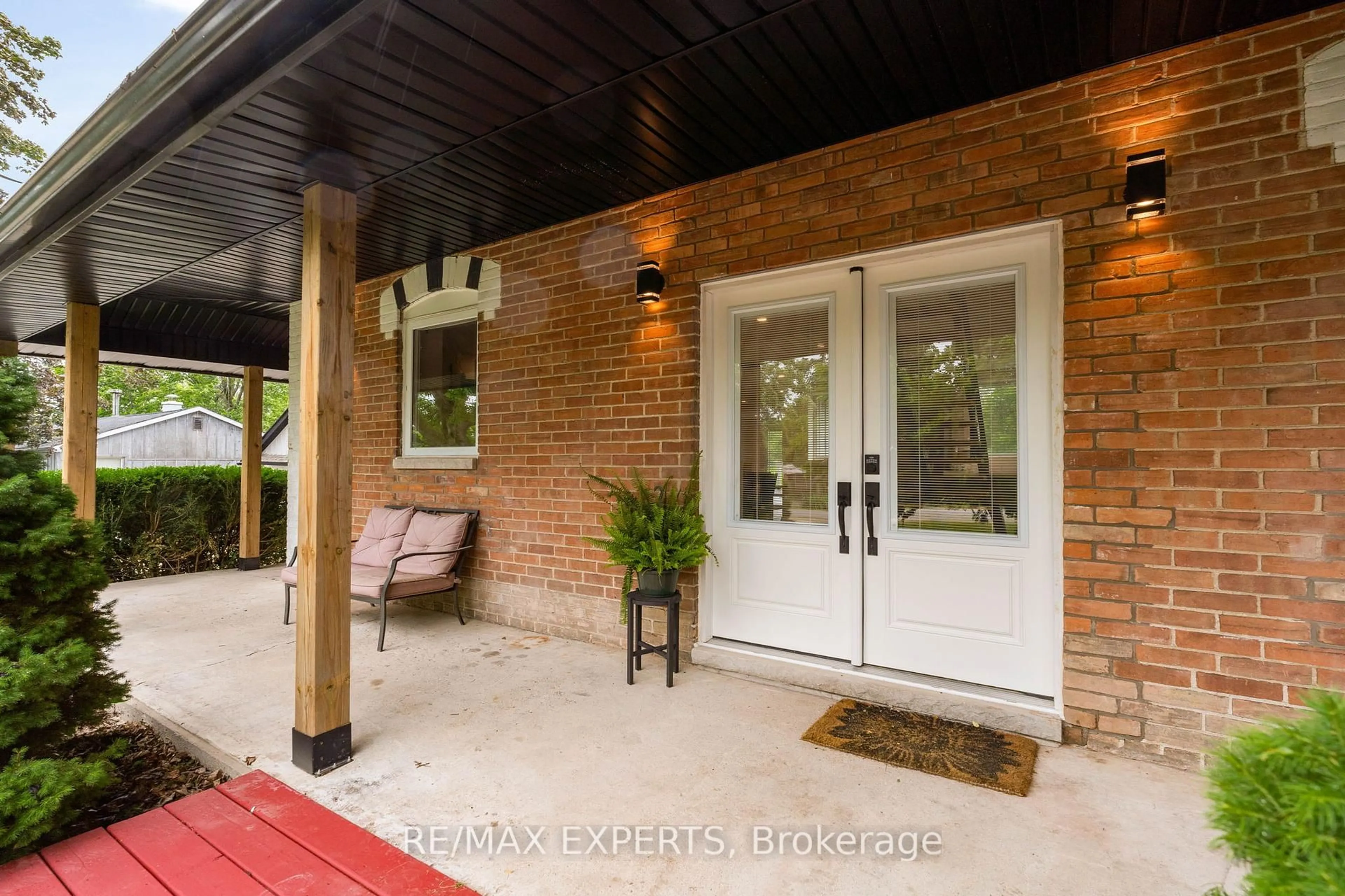 Indoor entryway for 598320 2nd Line, Mulmur Ontario L9V 0B6
