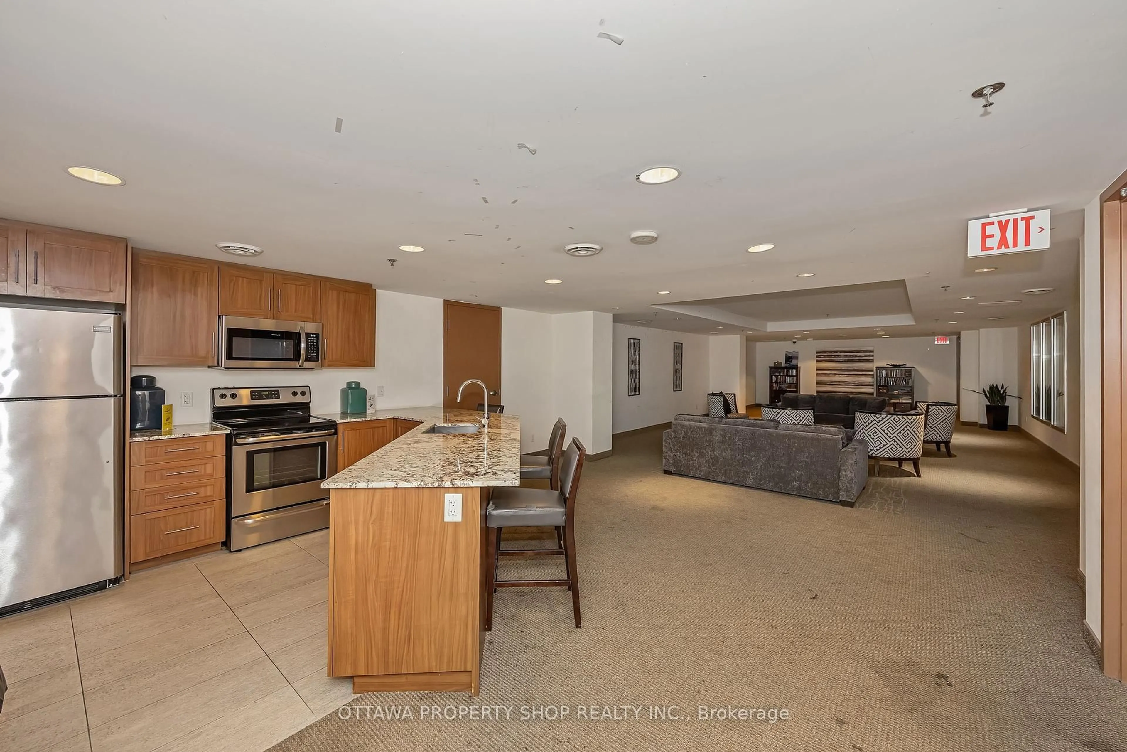 Open concept kitchen, ceramic/tile floor for 242 Rideau St #1209, Ottawa Ontario K1N 0B7