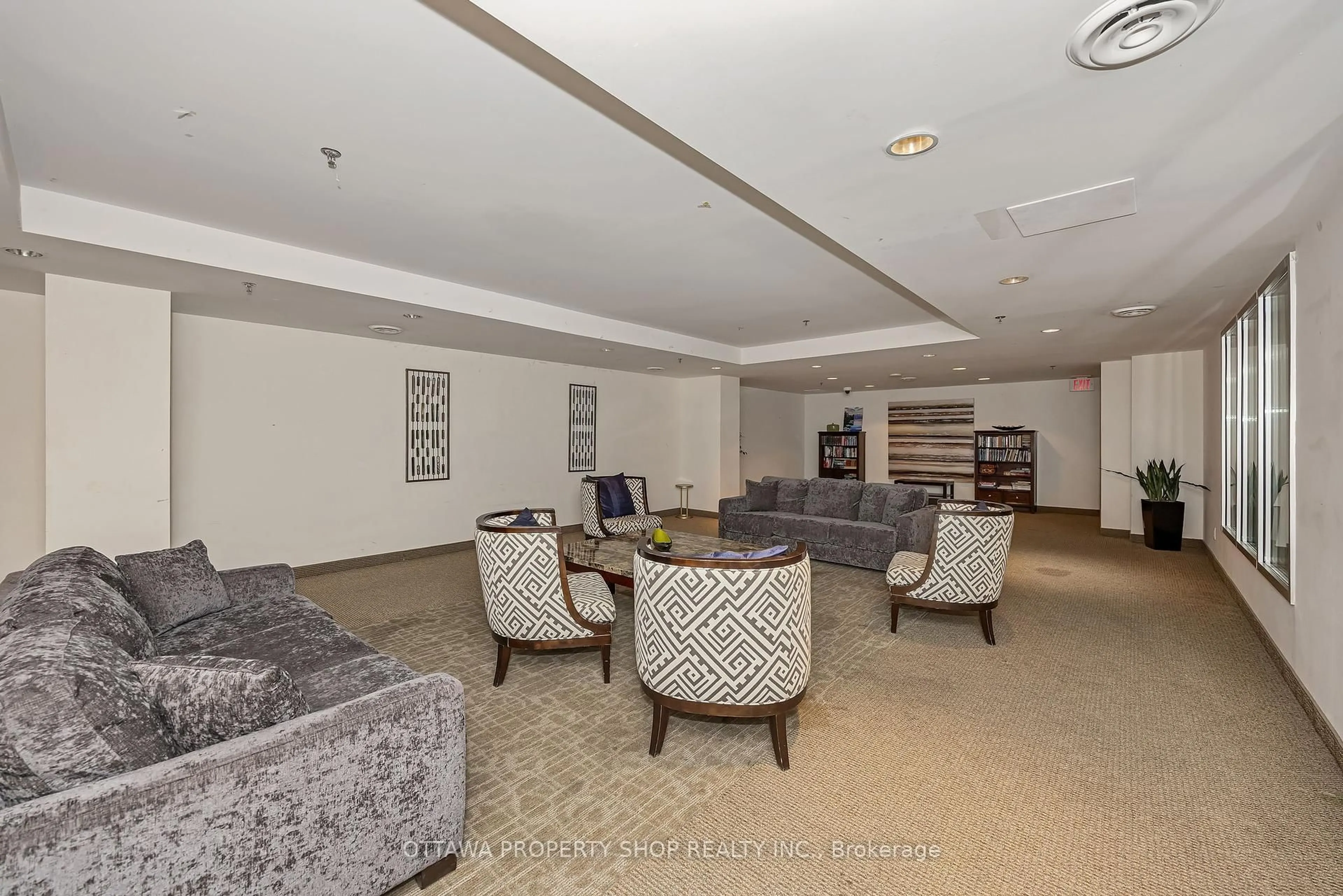 Lobby for 242 Rideau St #1209, Ottawa Ontario K1N 0B7