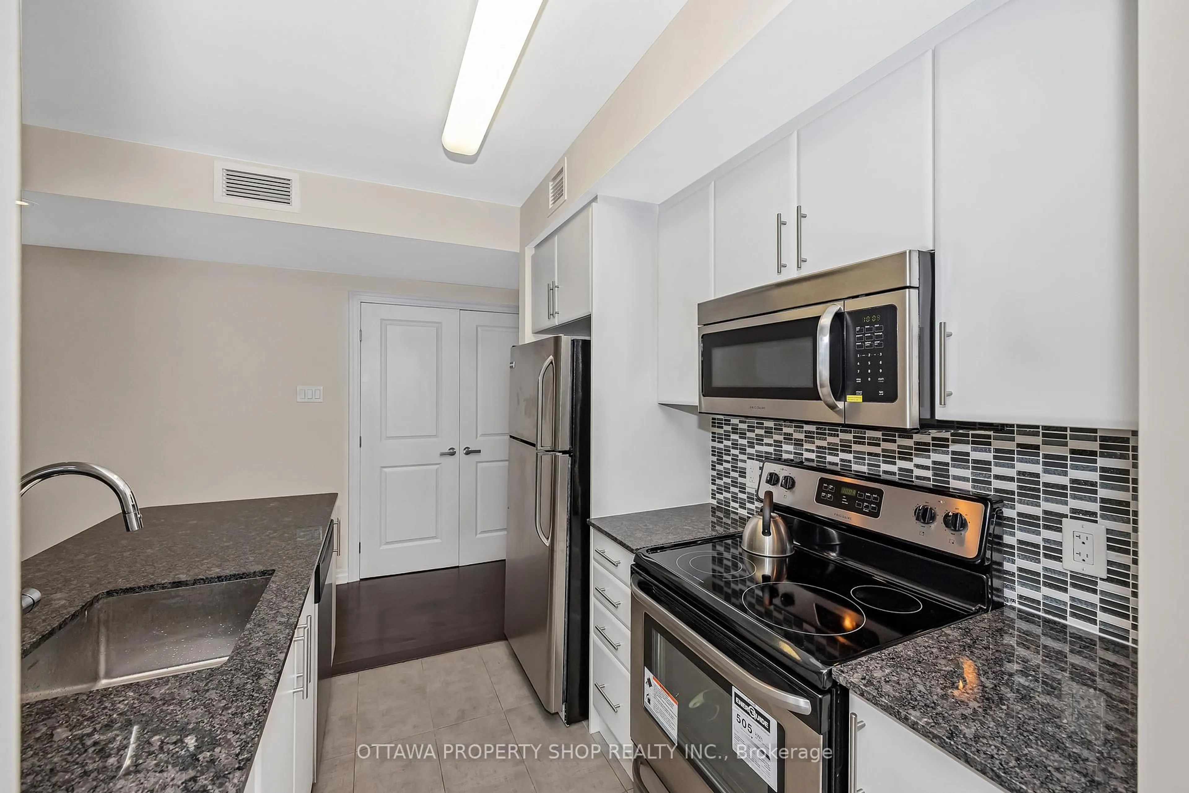 Standard kitchen, unknown for 242 Rideau St #1209, Ottawa Ontario K1N 0B7