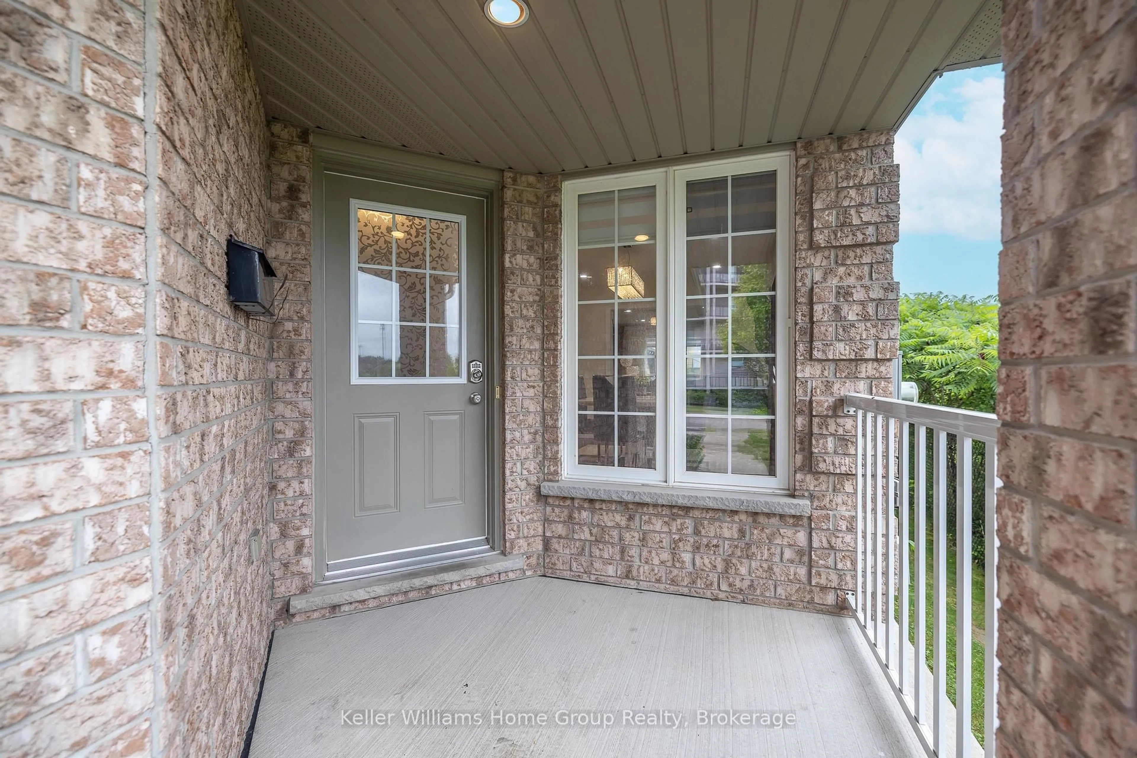 Indoor entryway for 177 WATSON Rd, Guelph Ontario N1E 0J3
