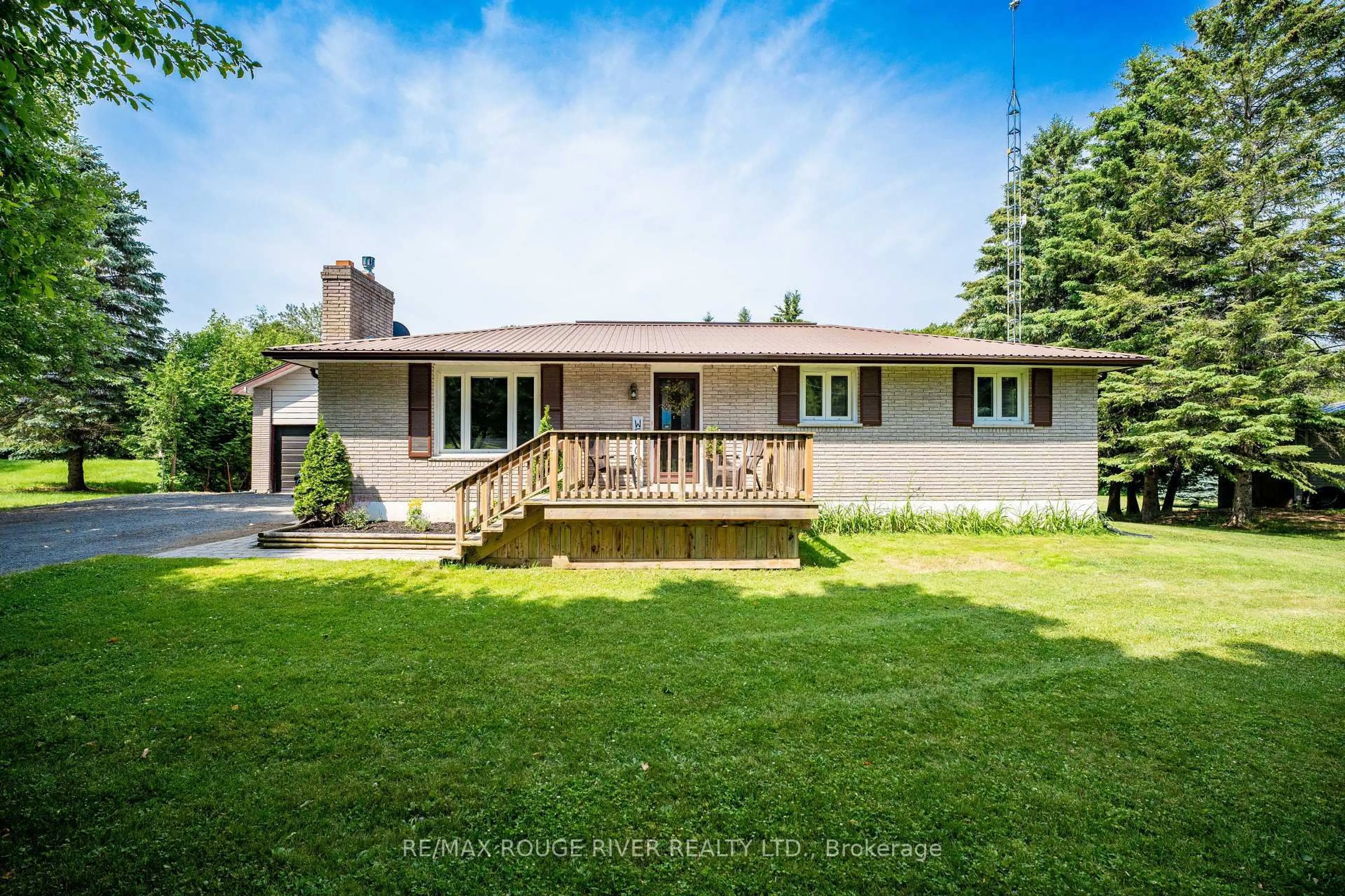 A pic from outside/outdoor area/front of a property/back of a property/a pic from drone, unknown for 5274 Hillview Dr, Hamilton Township Ontario K0K 2H0