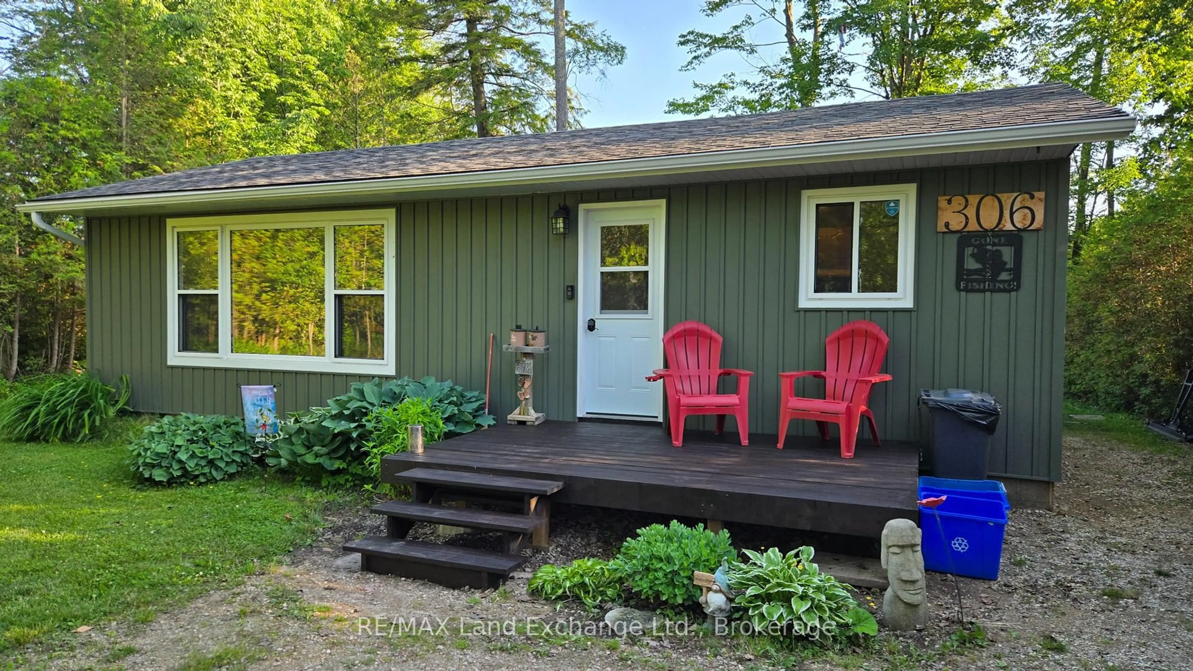 Patio, unknown for 306 Ojibwa Tr, Huron-Kinloss Ontario N2Z 2X3