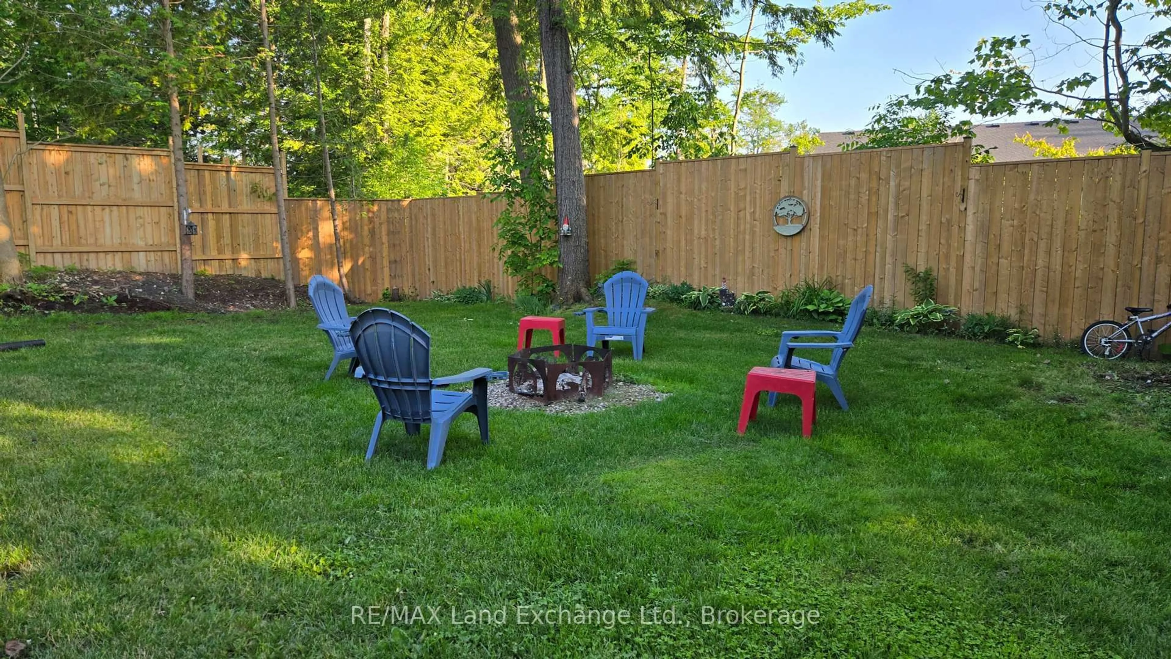 Patio, unknown for 306 Ojibwa Tr, Huron-Kinloss Ontario N2Z 2X3