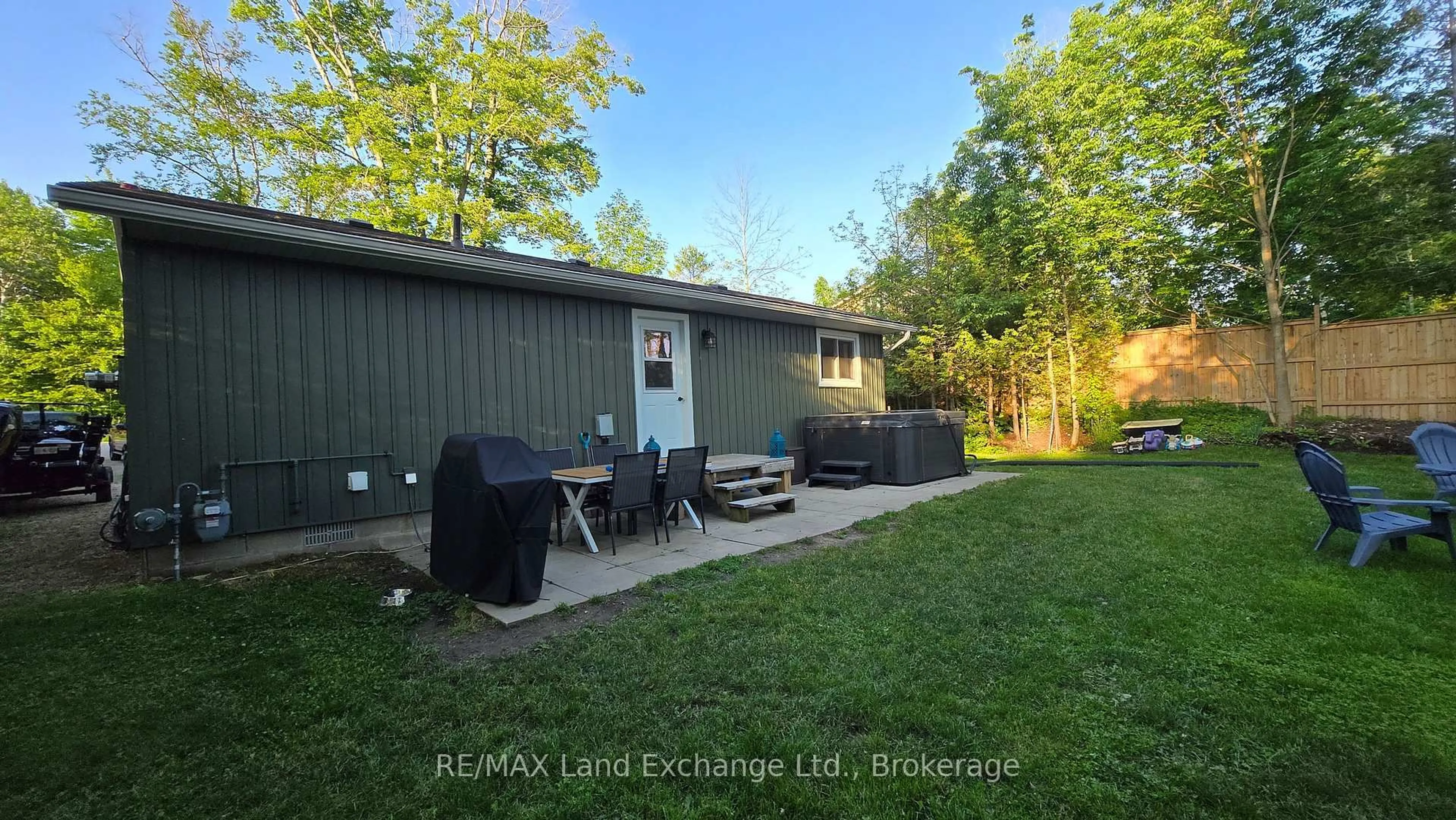 Shed for 306 Ojibwa Tr, Huron-Kinloss Ontario N2Z 2X3