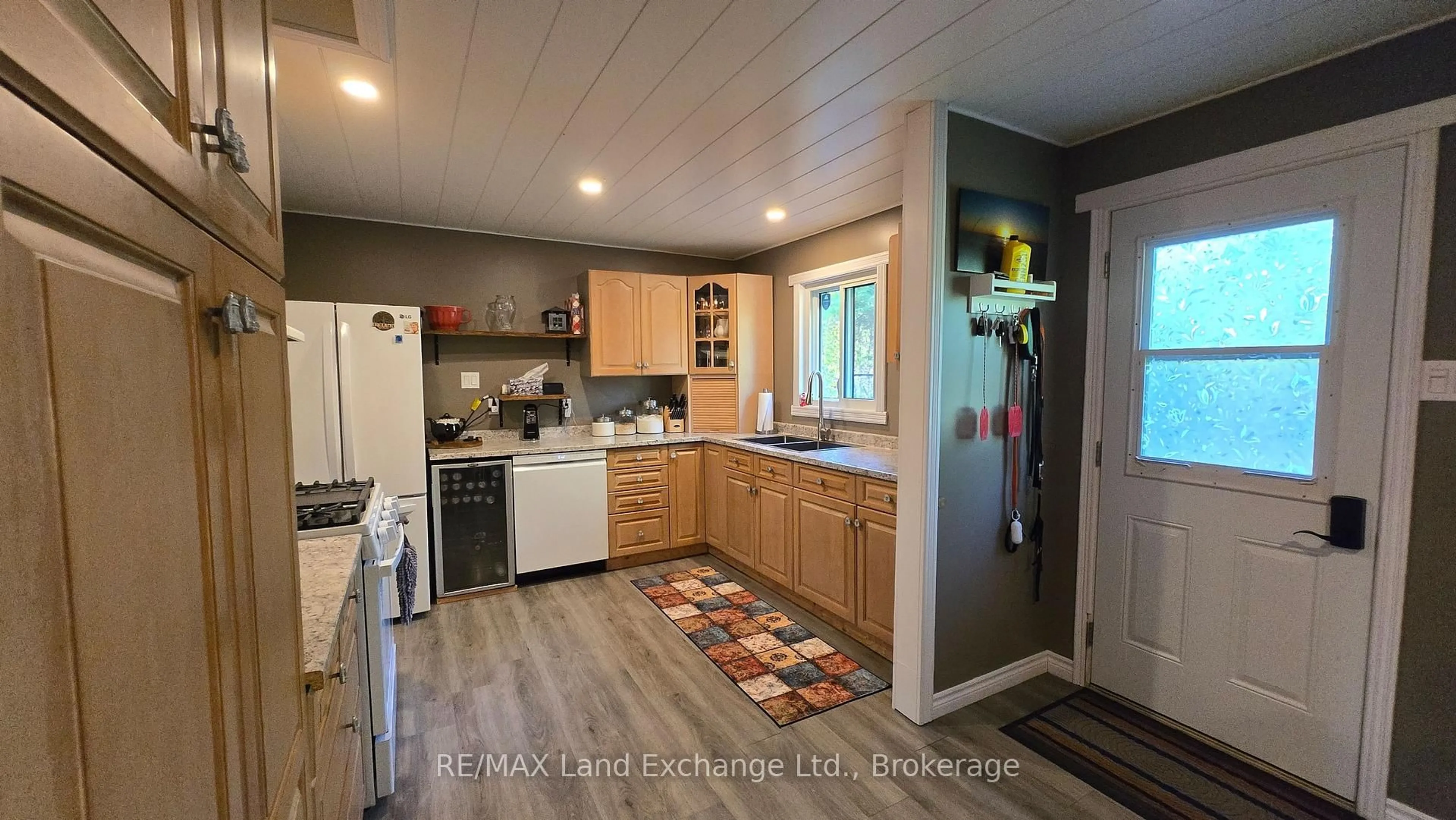 Open concept kitchen, unknown for 306 Ojibwa Tr, Huron-Kinloss Ontario N2Z 2X3