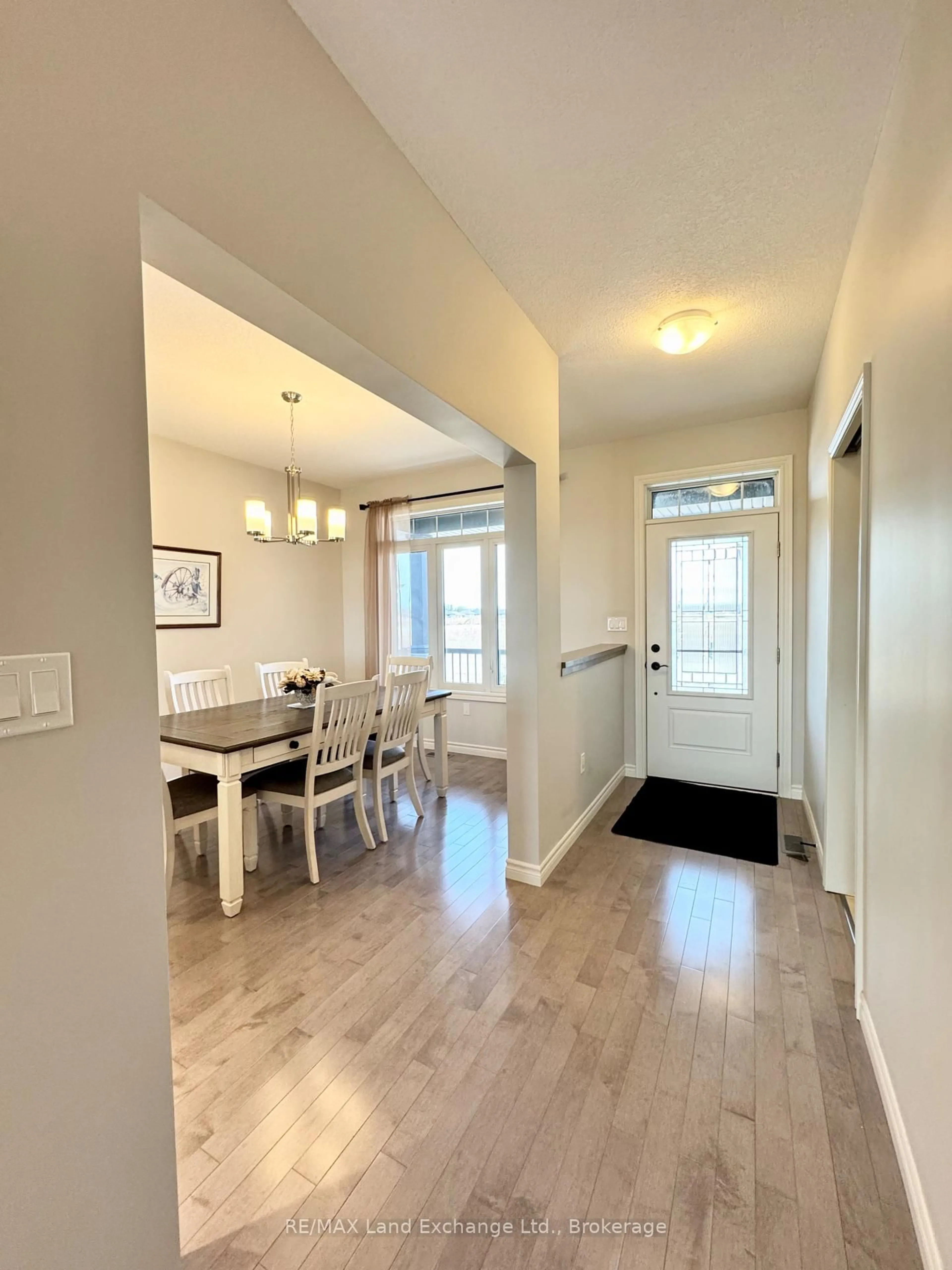 Dining room, wood/laminate floor for 494 Ivings Dr, Saugeen Shores Ontario N0H 2C3
