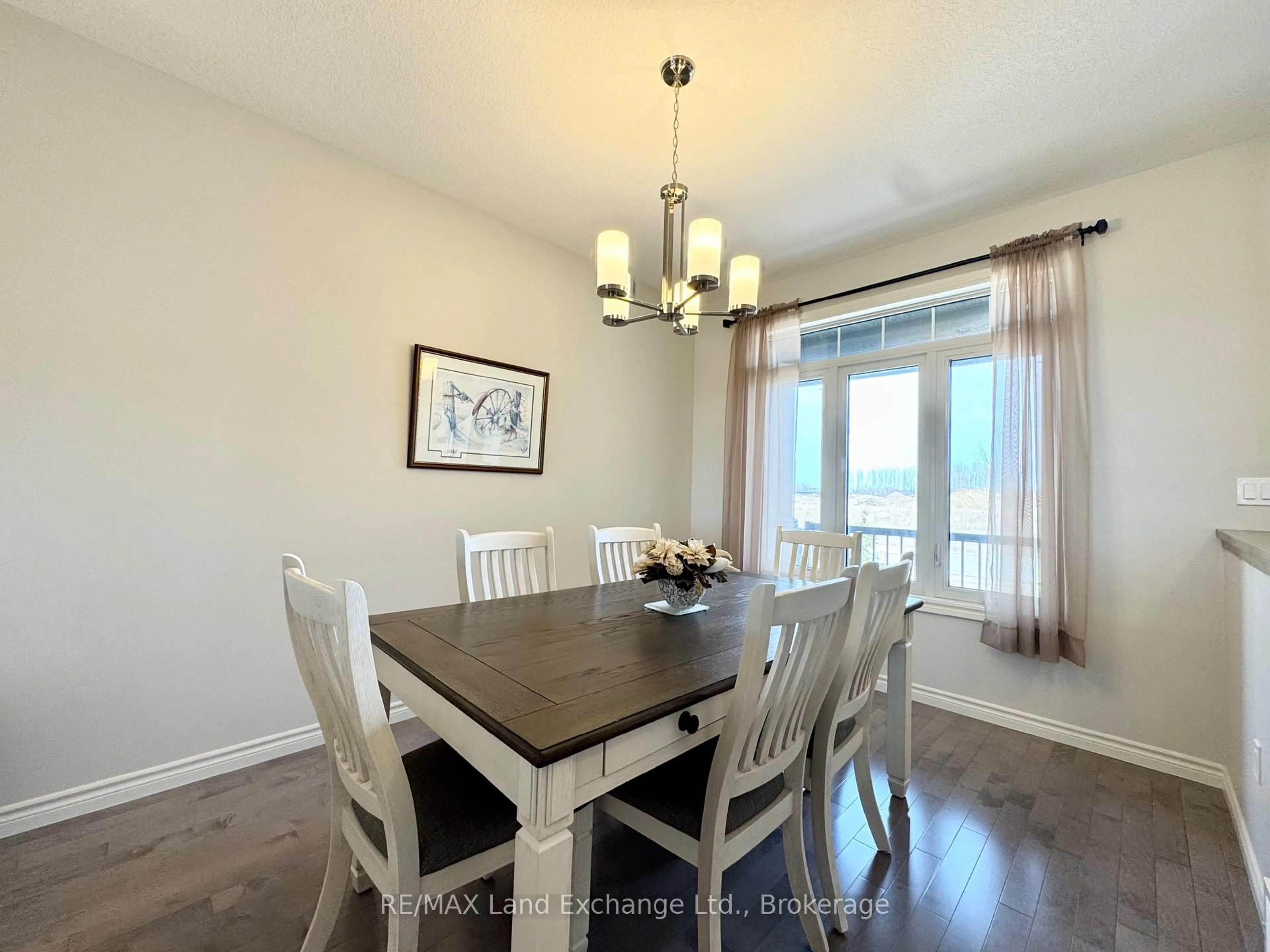 Dining room, wood/laminate floor for 494 Ivings Dr, Saugeen Shores Ontario N0H 2C3