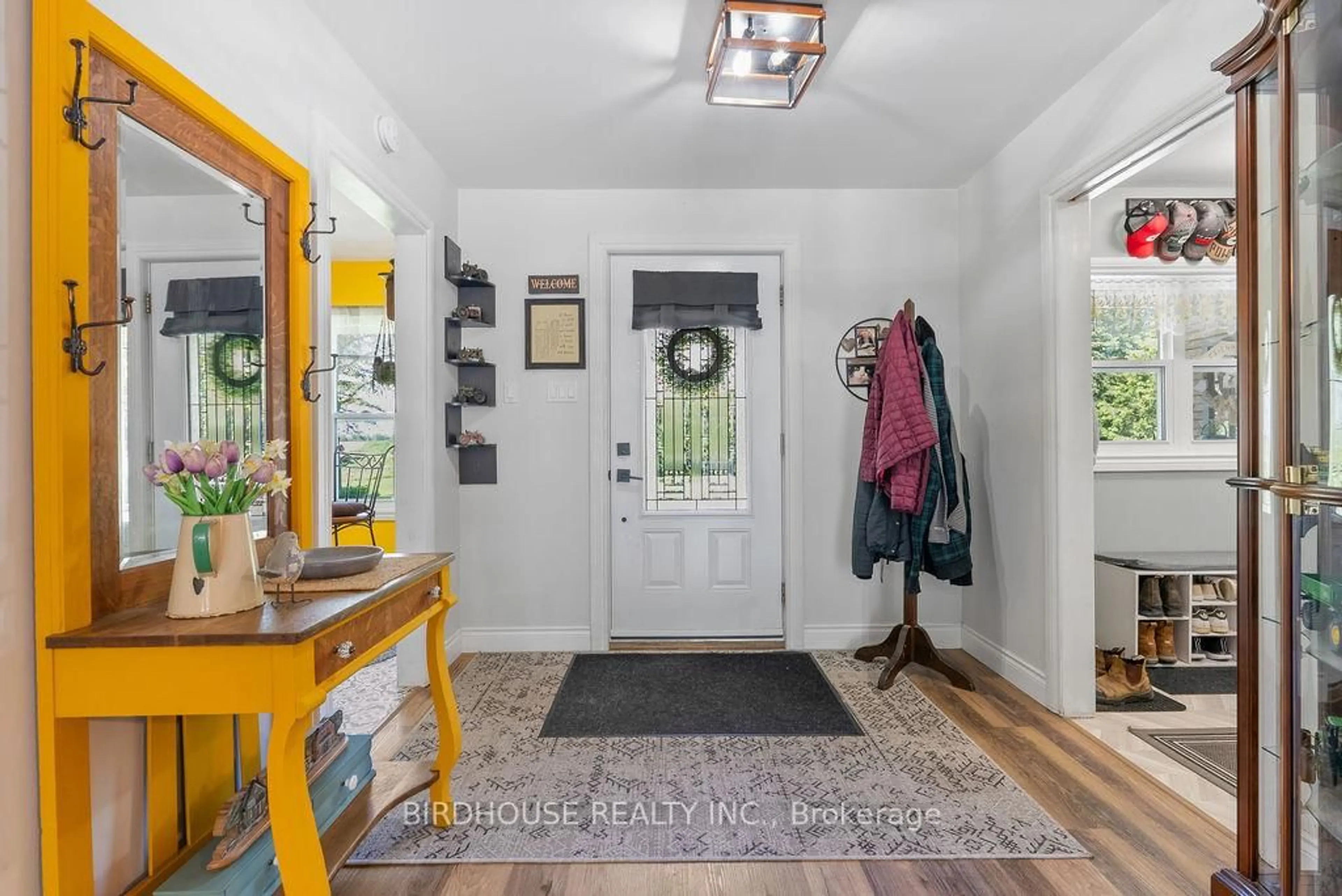 Indoor entryway for 53 Ridgewood Rd, Kawartha Lakes Ontario K9V 4R2