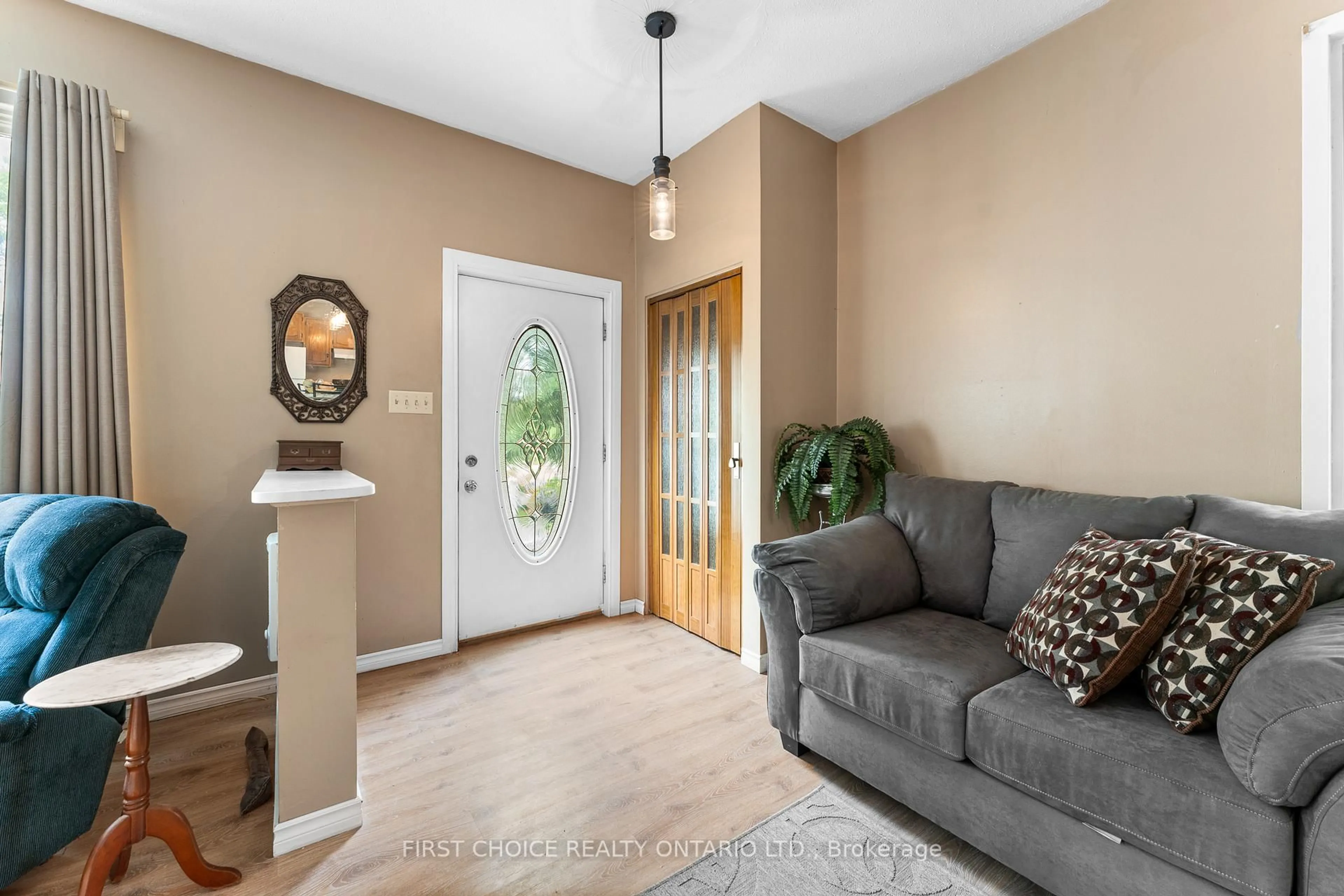 Indoor entryway for 96 Constance Lake Rd, Ottawa Ontario K2K 1X7