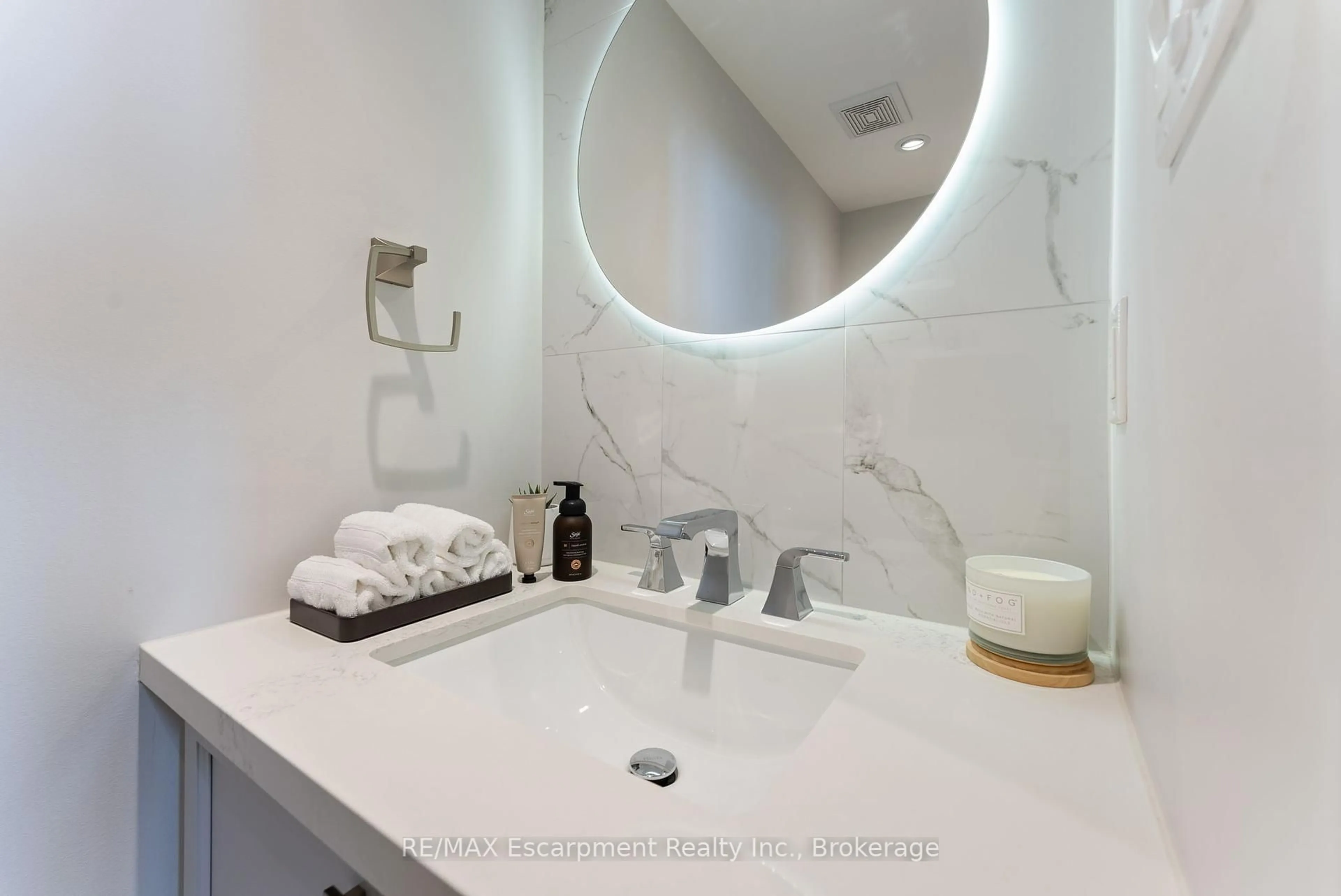 Contemporary bathroom, ceramic/tile floor for 160 PENNY Lane, Hamilton Ontario L8J 0E2