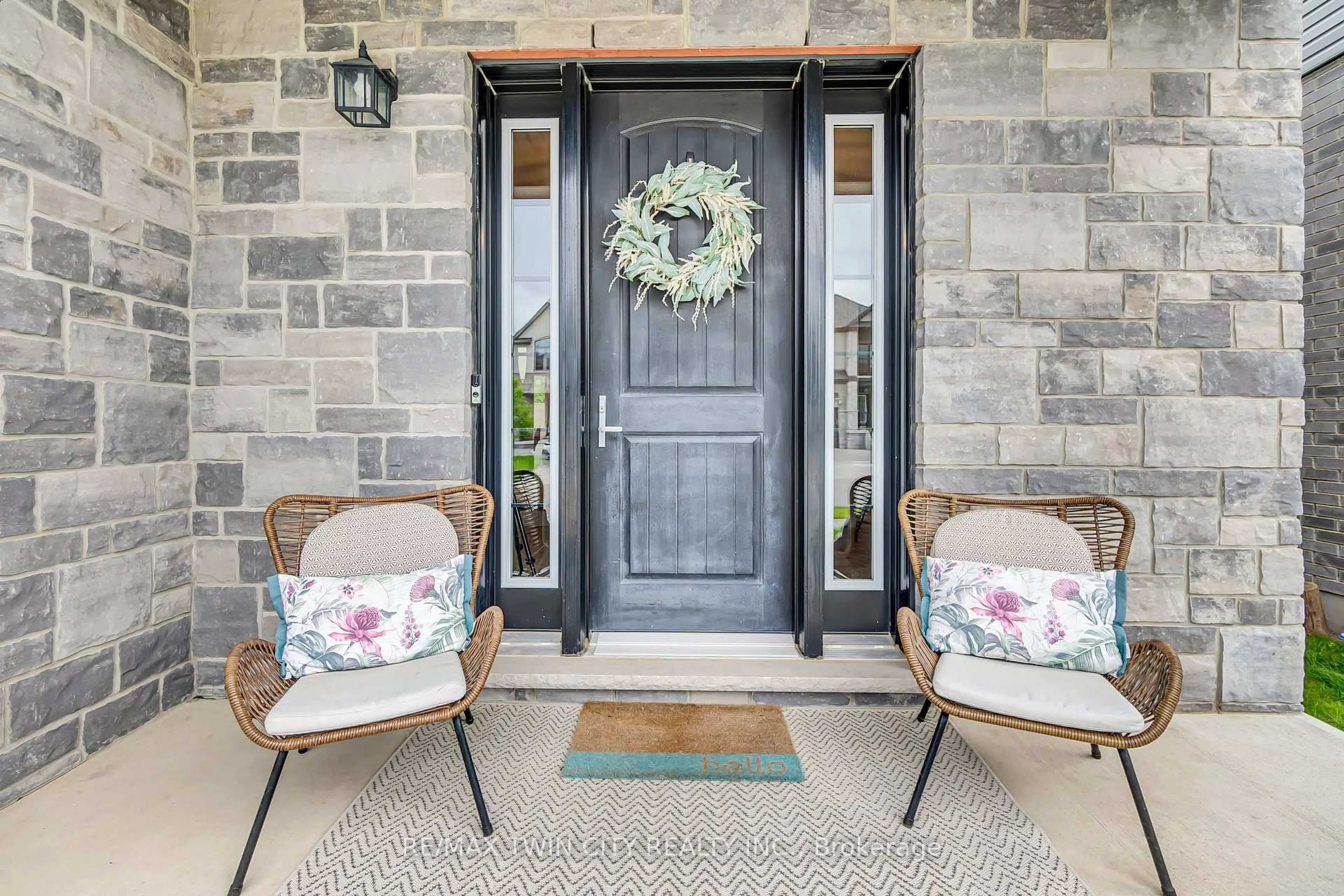 Indoor entryway for 577 Bridgemill Cres, Kitchener Ontario N2A 0K3