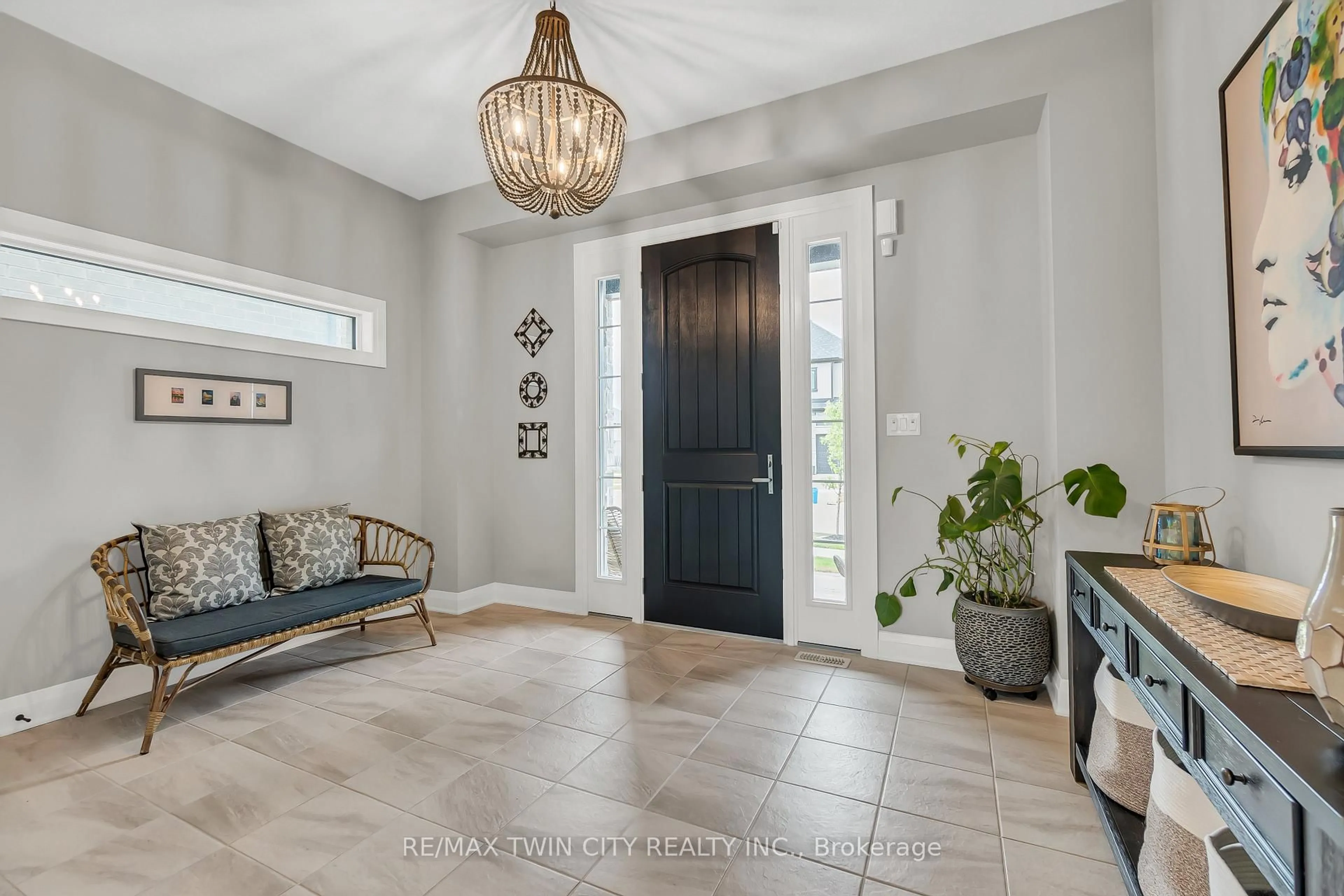 Indoor entryway for 577 Bridgemill Cres, Kitchener Ontario N2A 0K3