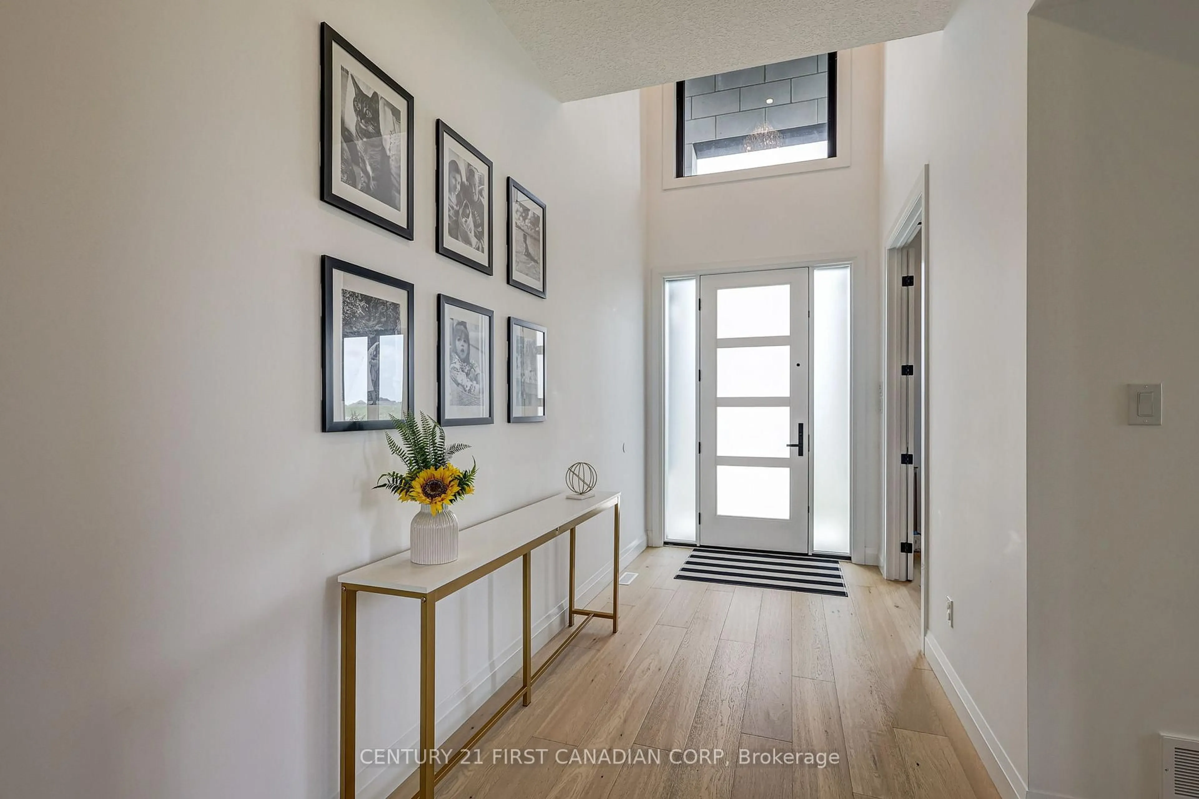 Indoor entryway for 36 ROYAL Cres, St. Thomas Ontario N5P 0G5