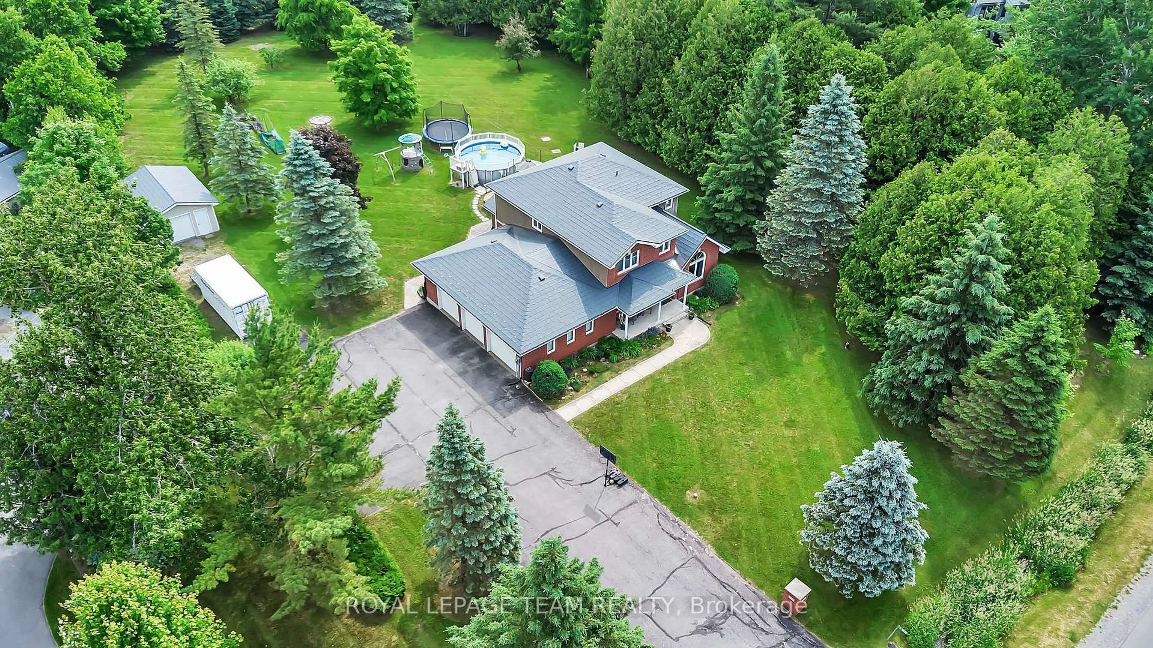 A pic from outside/outdoor area/front of a property/back of a property/a pic from drone, unknown for 1536 Sherruby Way, Ottawa Ontario K2W 1A9