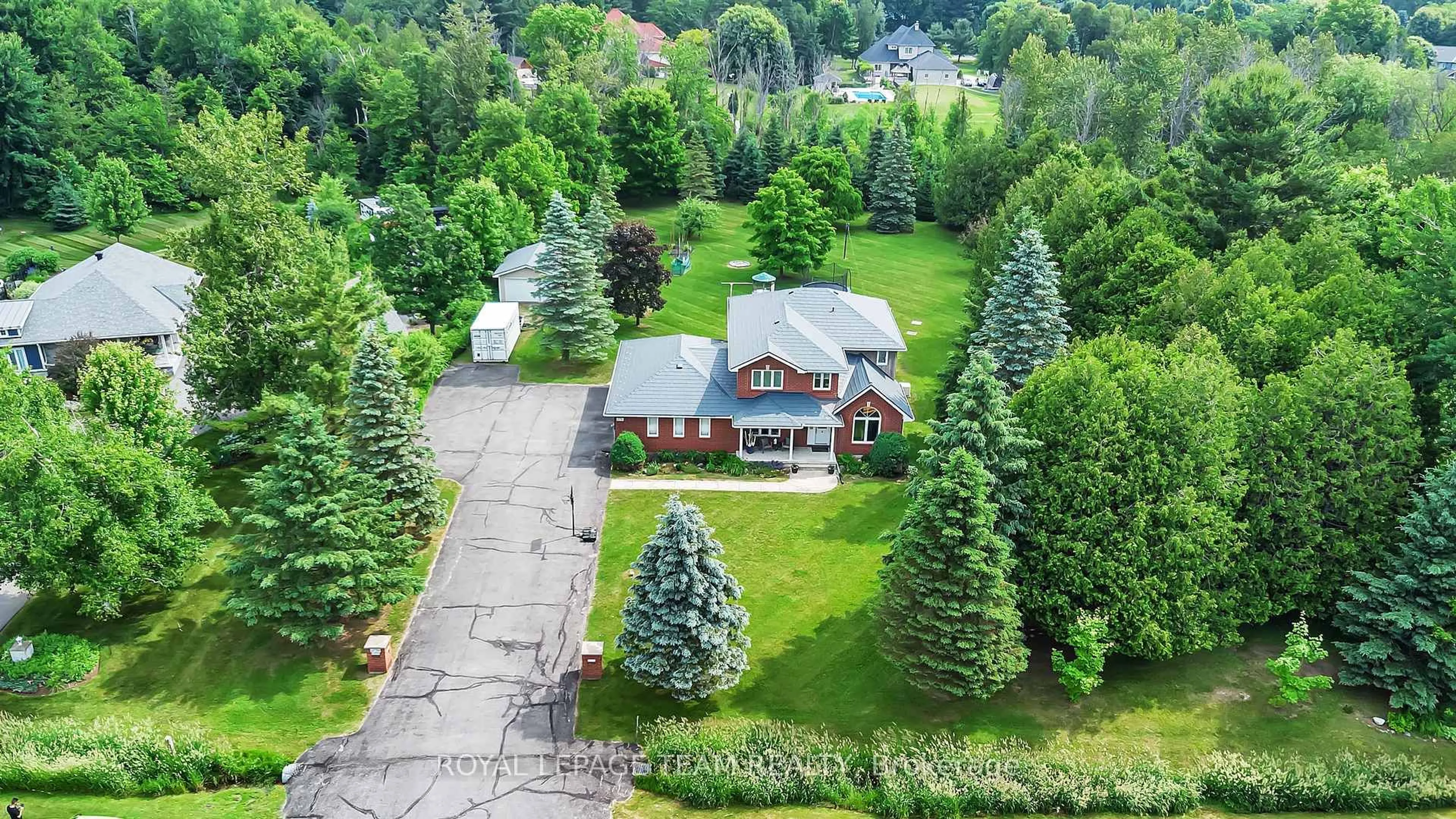 A pic from outside/outdoor area/front of a property/back of a property/a pic from drone, unknown for 1536 Sherruby Way, Ottawa Ontario K2W 1A9