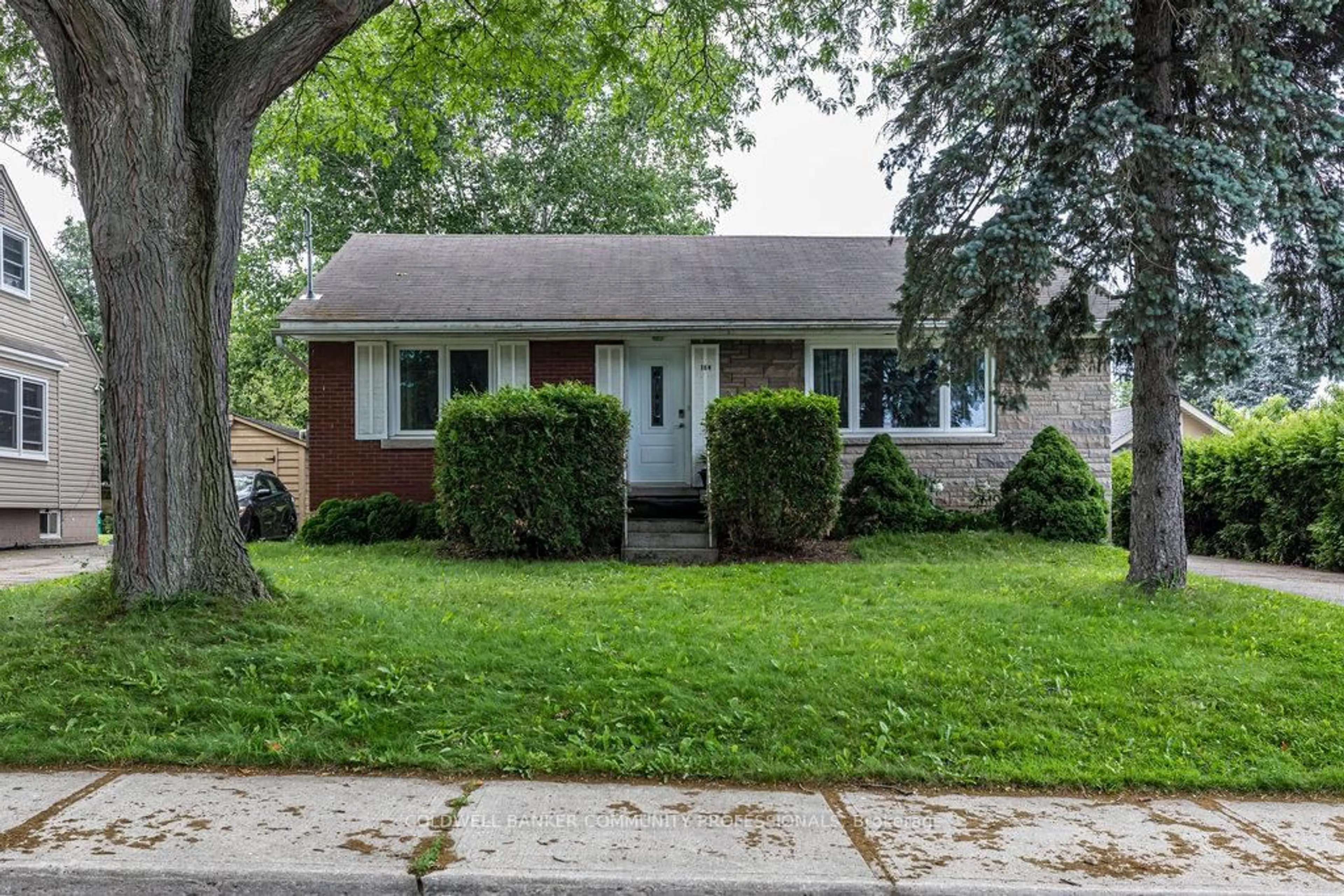 Home with brick exterior material, street for 184 Ewen Rd, Hamilton Ontario L8S 3C9